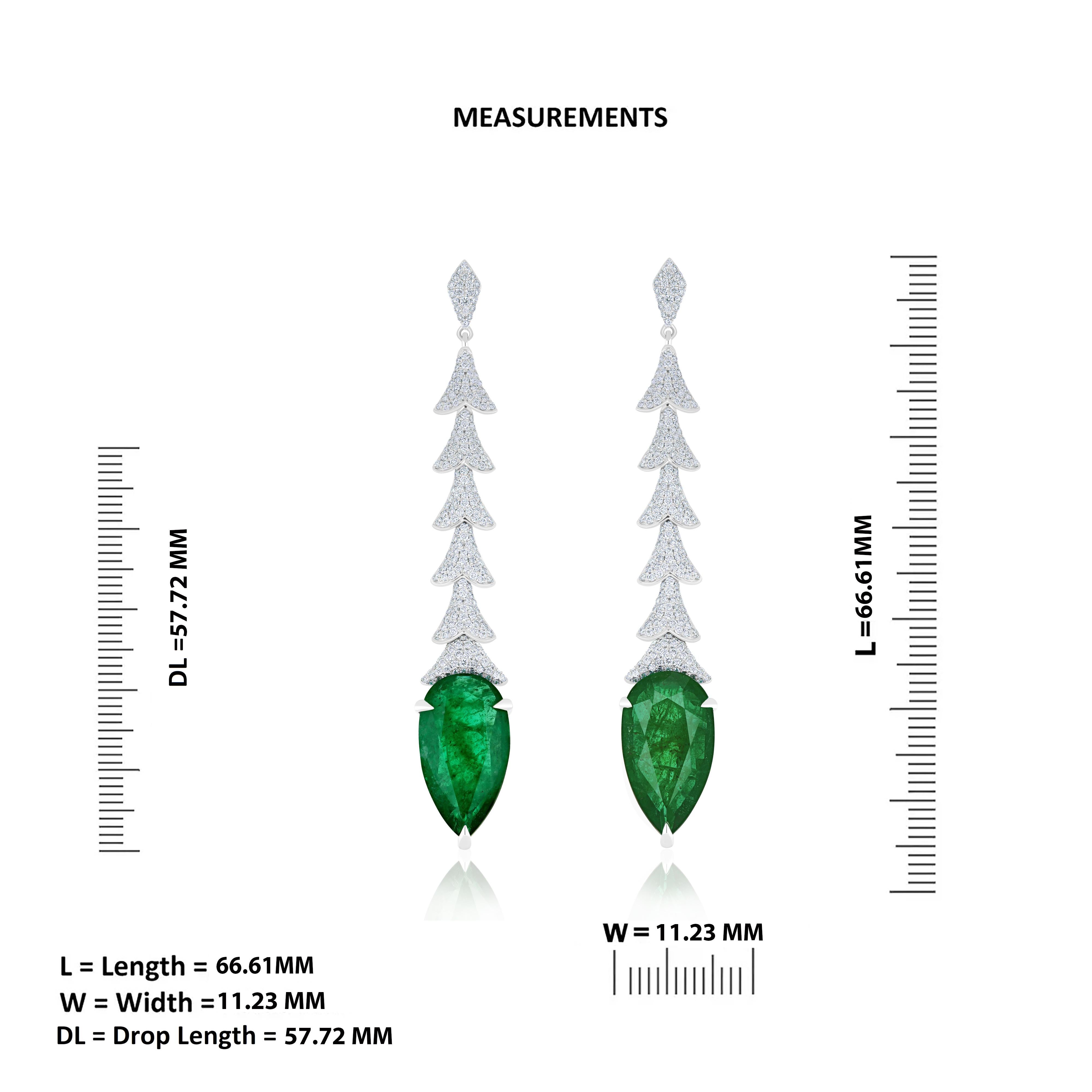 18 Karat Weißgold Ohrring mit Smaragd im Birnenschliff im facettierten Schliff und Diamanten im Zustand „Neu“ im Angebot in JAIPUR, IN