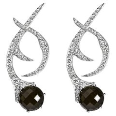 18 Karat Weißgold Ohrringe 1 3/5 Gesamtkaratgewicht Diamanten und schwarze Muschelwirbel Tropfenohrringe
