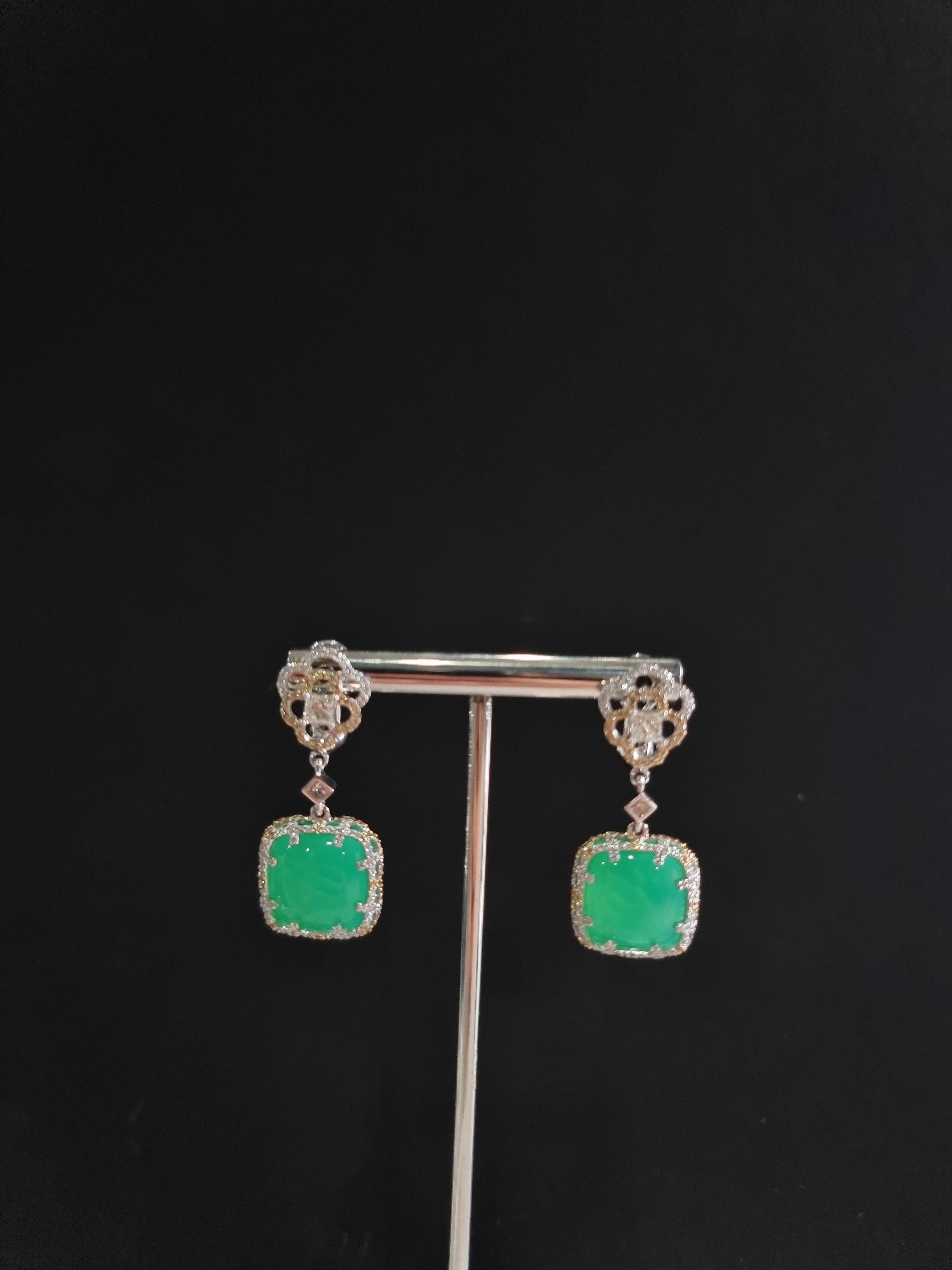 18K Weißgold Ohrringe Diamanten mit Kissen Chrysopras (Rundschliff) im Angebot