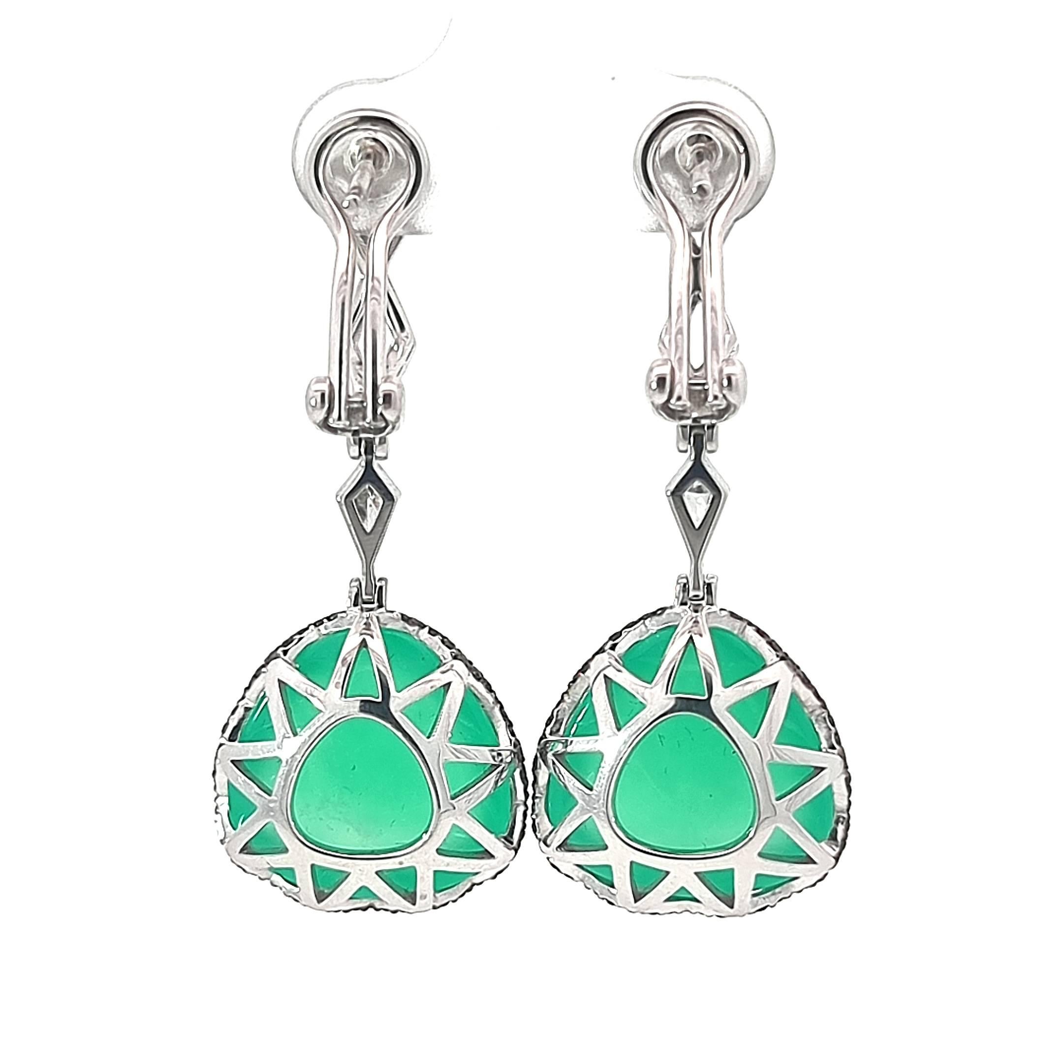 Orecchini in oro bianco 18 carati con diamanti e crisoprasio trilione In condizioni Nuovo in vendita a ประเวศ, TH