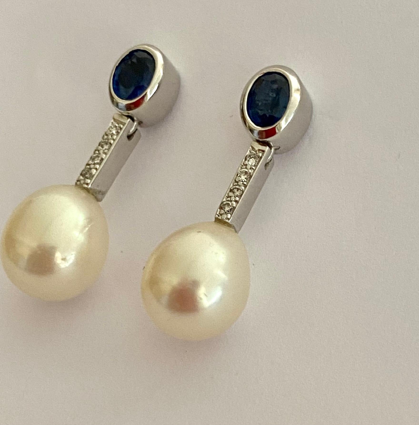 18k. Ohrringe aus Weißgold mit Saphiren und Diamanten, Italien, 2020 (Ovalschliff)