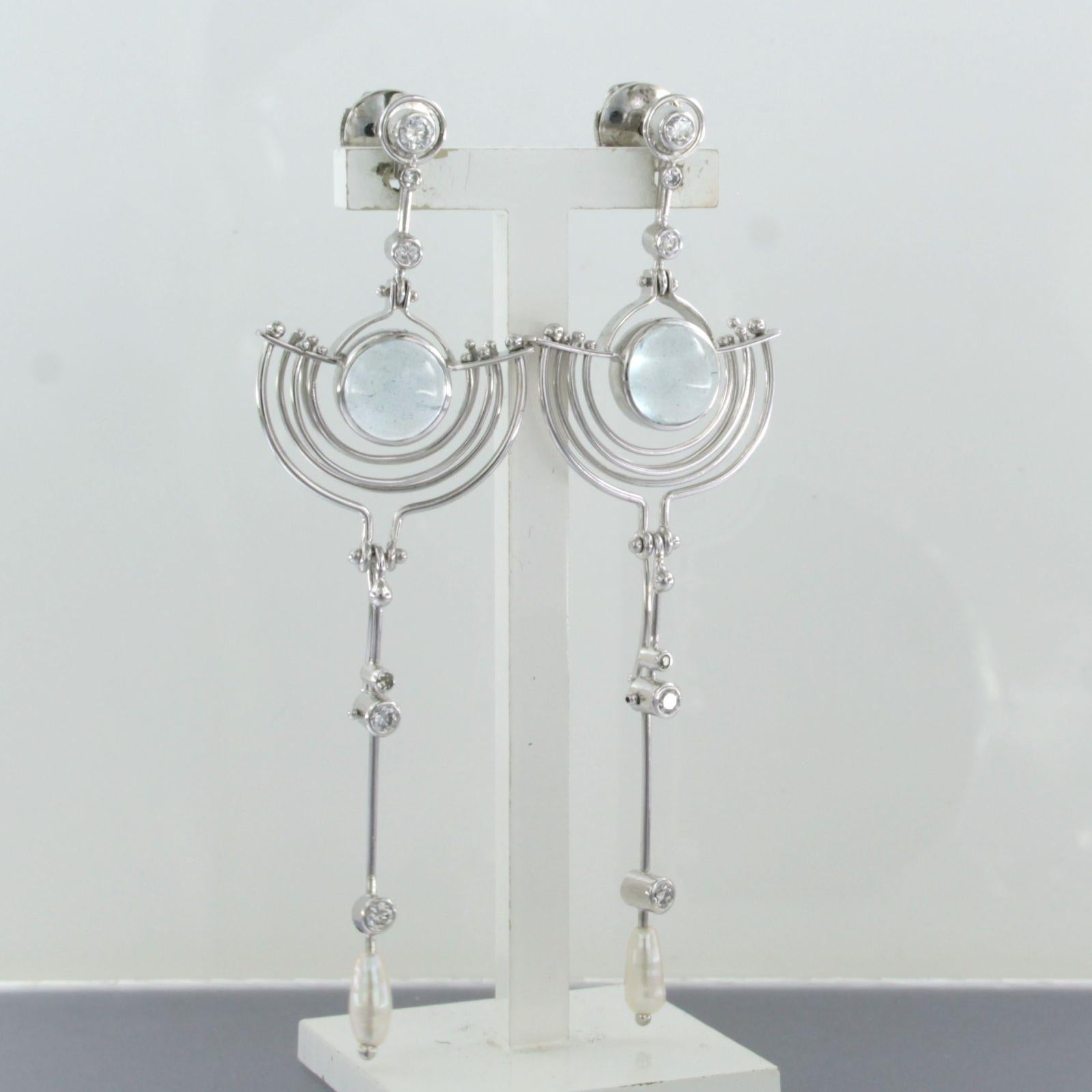 Boucles d'oreilles en or blanc 18k serties d'une perle, d'une aigue-marine et de diamants taille brillant Excellent état - En vente à The Hague, ZH