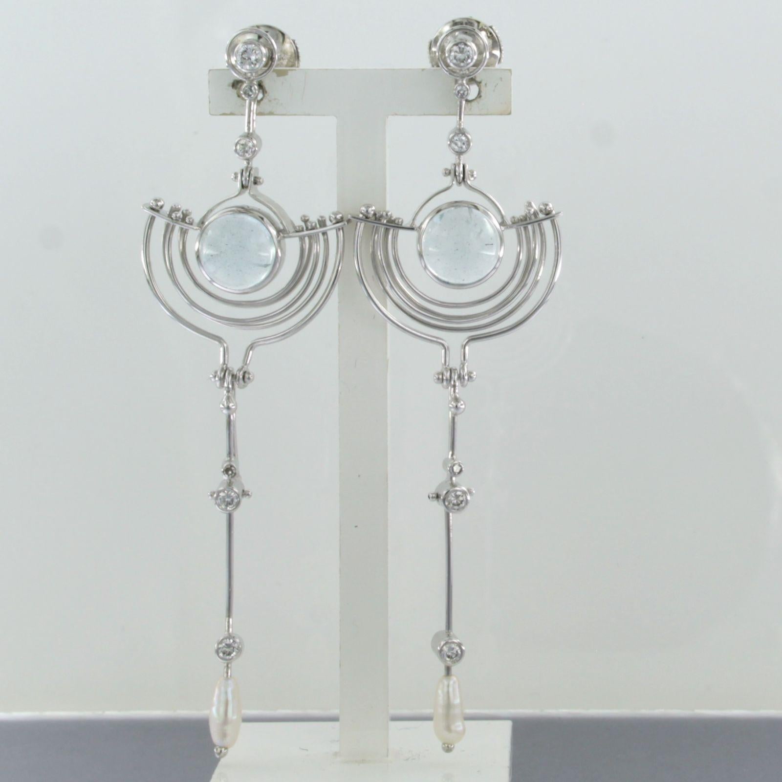 Boucles d'oreilles en or blanc 18k serties d'une perle, d'une aigue-marine et de diamants taille brillant en vente 1