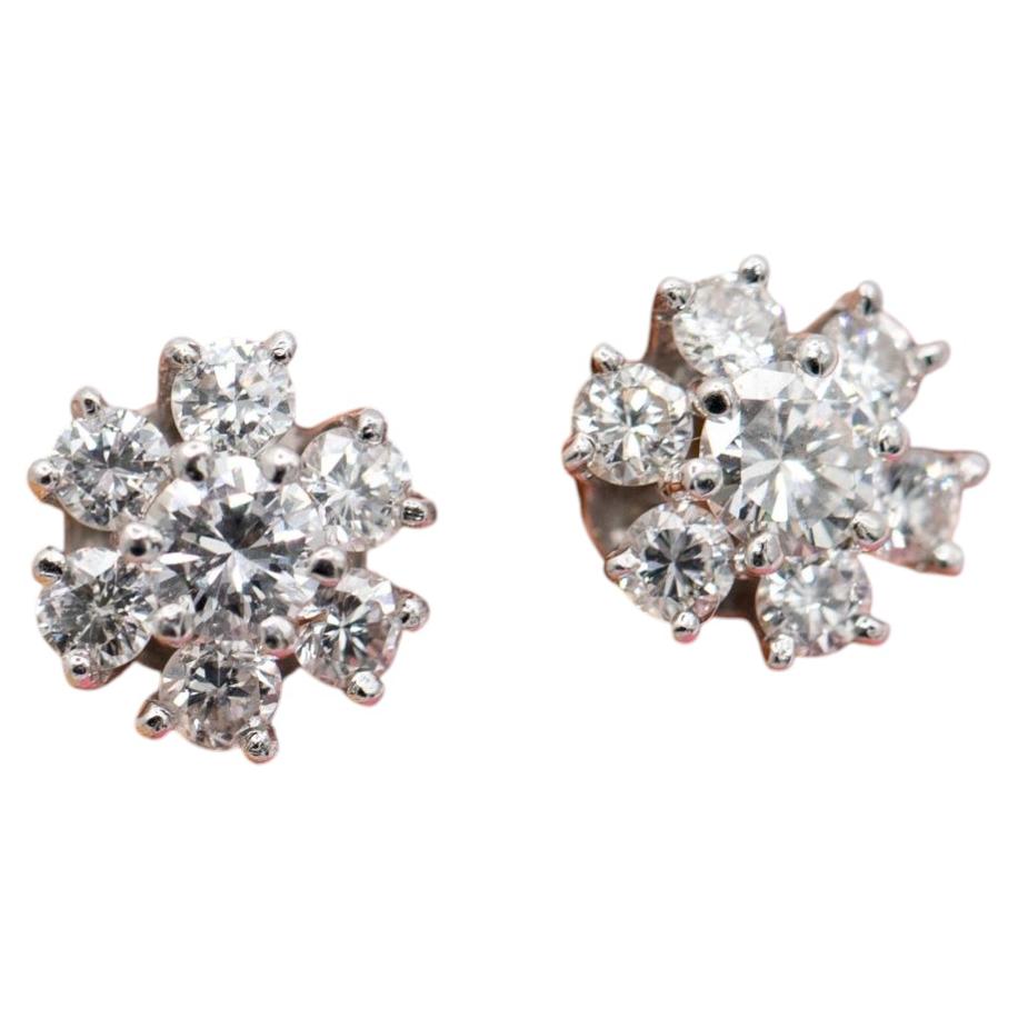 18K white gold earrings - Small floral Authentic diamond cluster studs - classic For Sale
