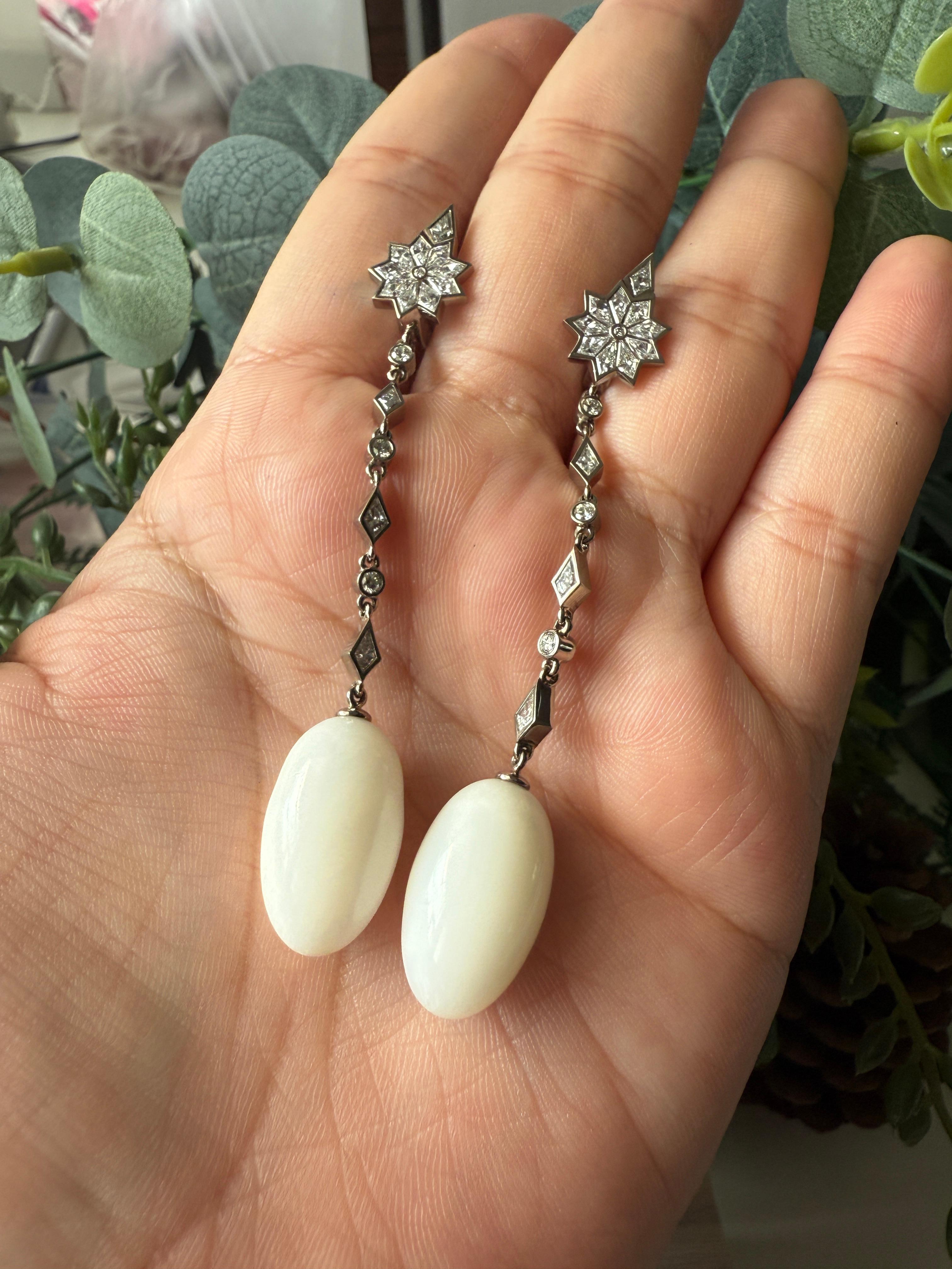 Beneath the shimmering surface of the ocean, natural pearls of extraordinary size and breathtaking beauty stand as rare marvels in the gem world. The discovery of a single such pearl is a singular feat, but finding two that match in both luster and