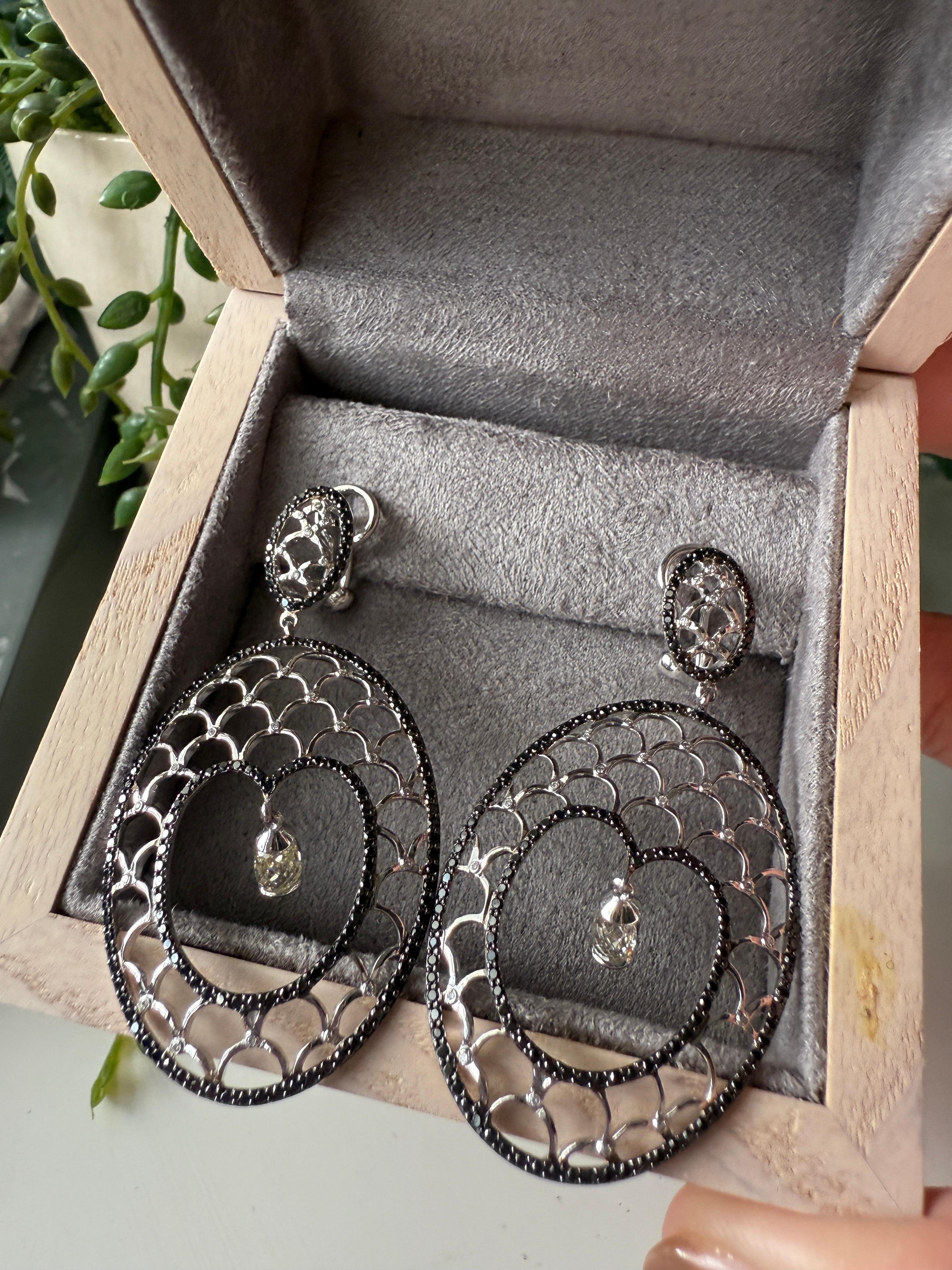 Women's or Men's 18K White Gold Earrings White and Black Diamond For Sale