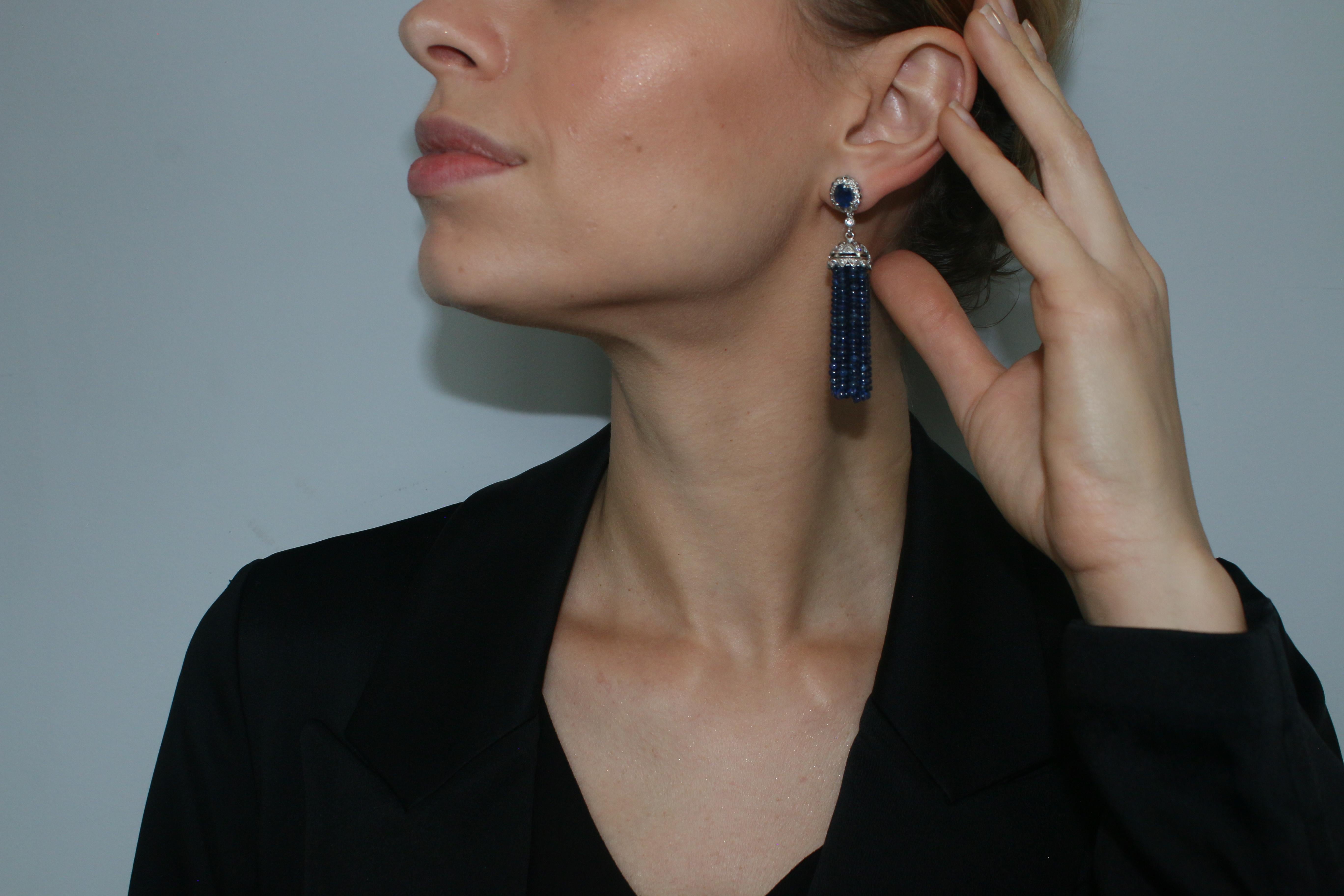 Orecchini in oro bianco 18k con zaffiri blu e diamanti da 23 carati in vendita 4