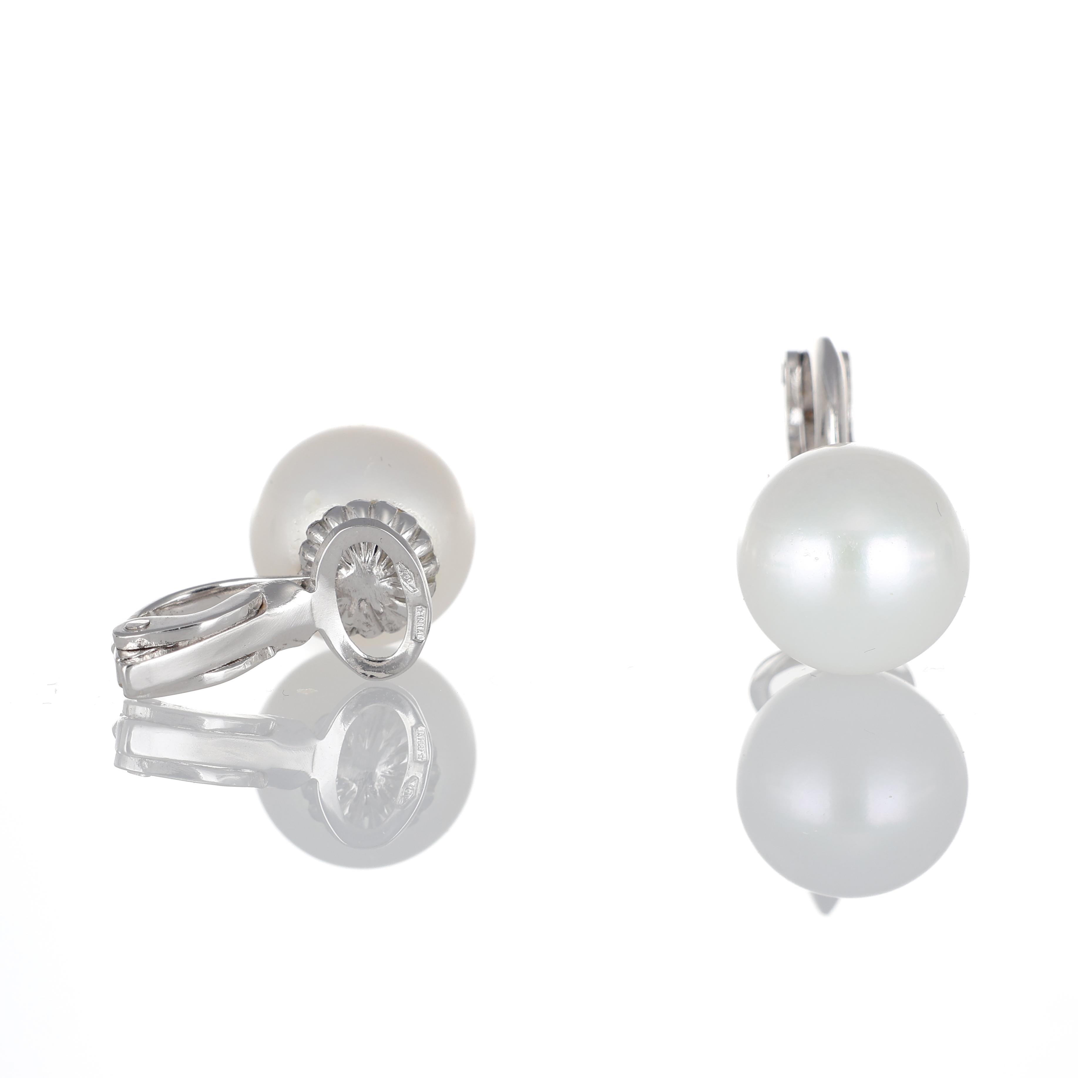 Pendientes de oro blanco de 18 quilates con perlas chinas Corte brillante en venta