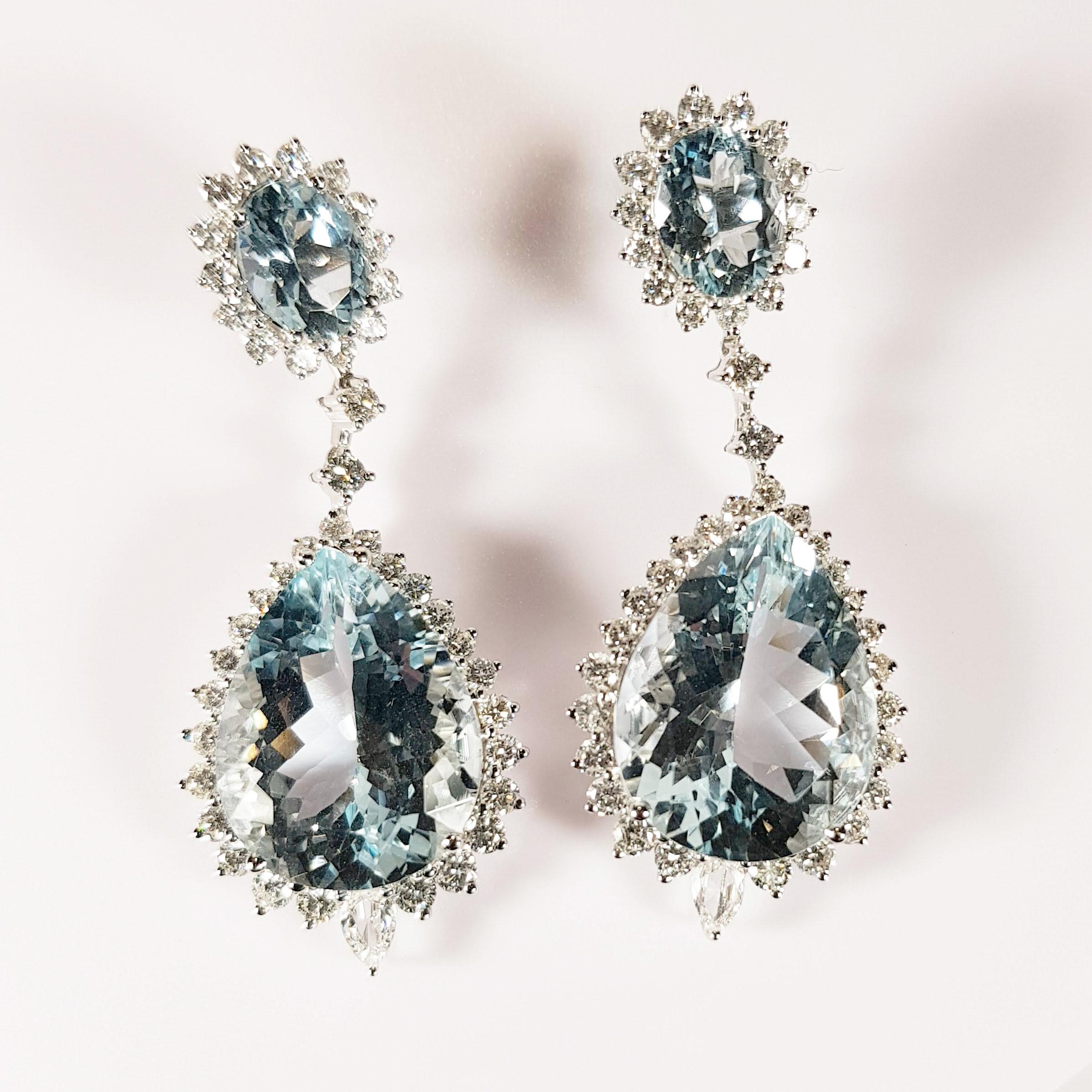 Irama Pradera is a Young designer from Spain that searches always for the best gems and combines classic with contemporary mounting and styles. 

◘ Weight 19.25 gr.
◘ Gold Weight 12.41 gr.
◘ Aquamarine 4 units aprox 30.67ct.
◘ Diamonds 84 units