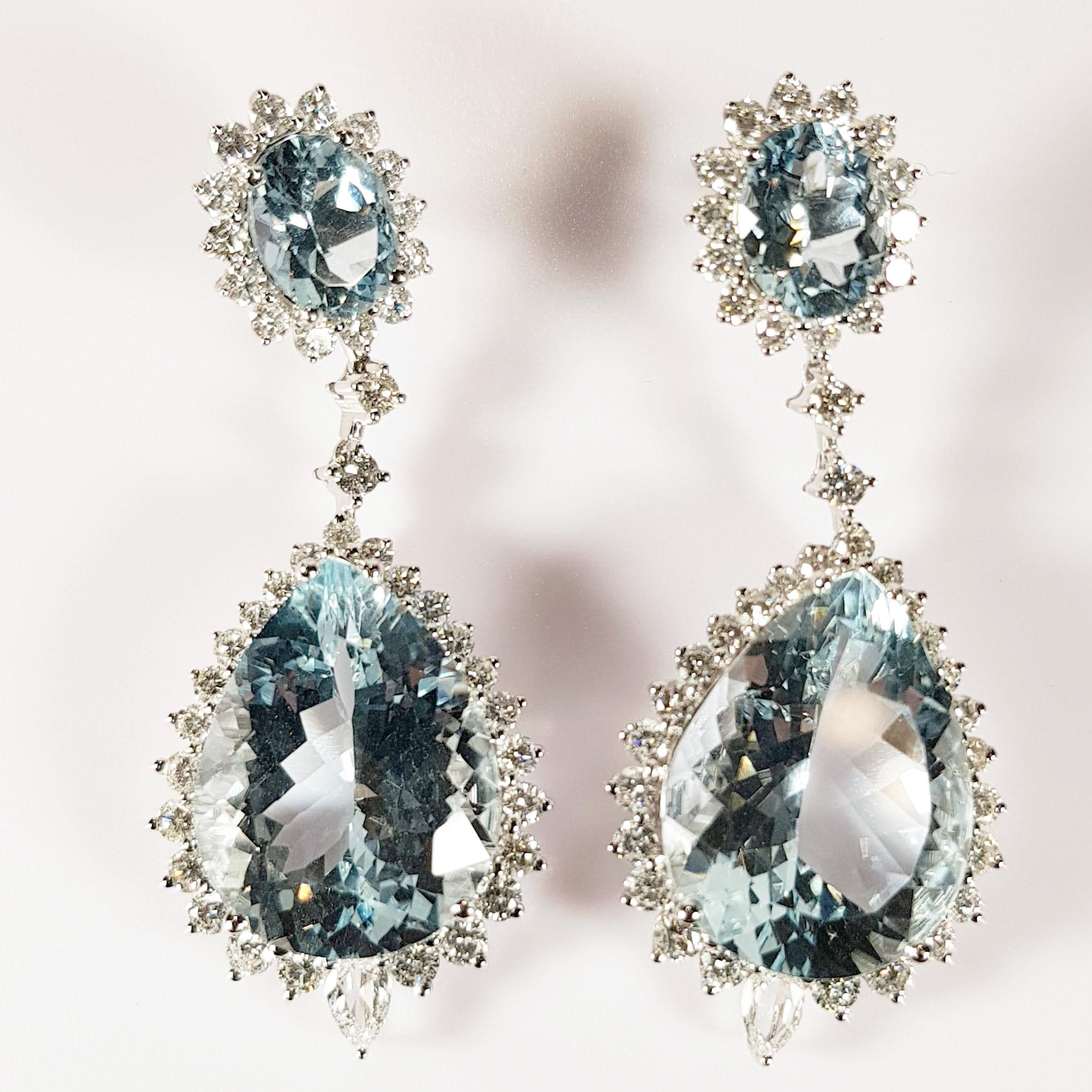 Pendientes de Oro Blanco de 18 Kilates con Diamantes y Aguamarina Corte brillante en venta