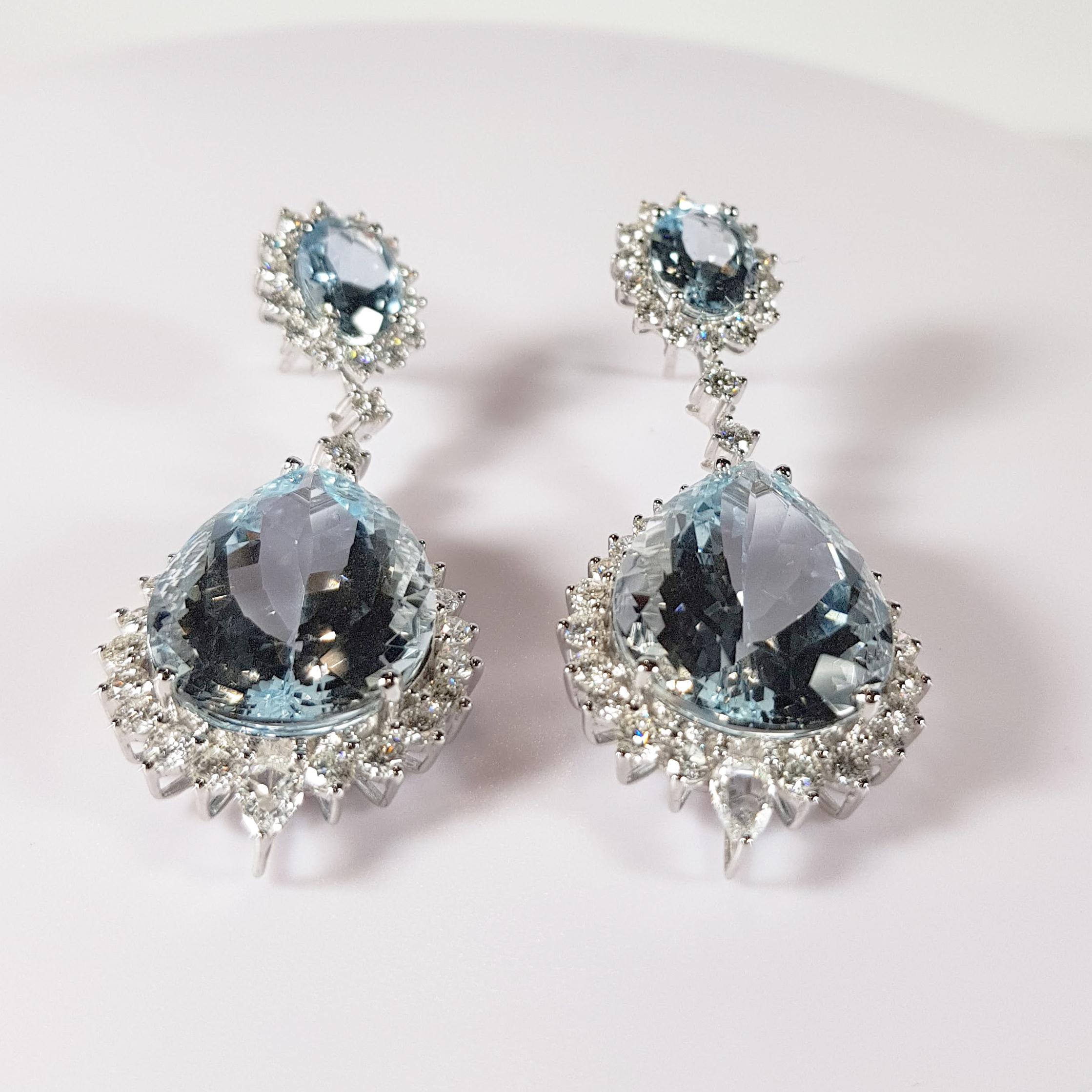 18 Karat White Gold Earrings with Diamonds and Aquamarine In New Condition For Sale In Bilbao, ES
