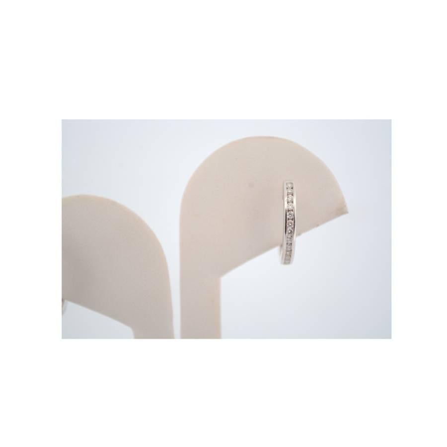 Ohrringe aus 18 Karat Weißgold mit natürlichen Diamanten (Brillantschliff) im Angebot
