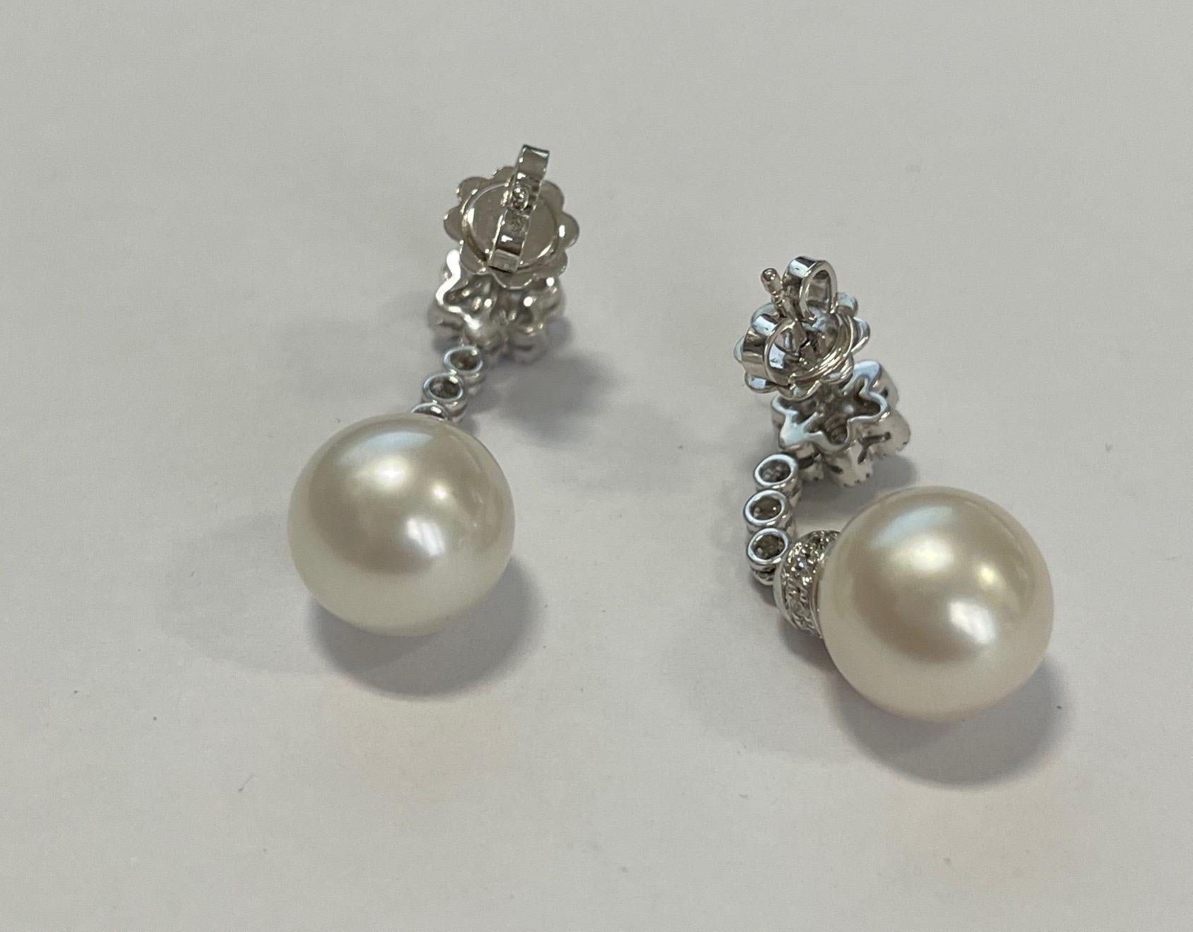 18k White Gold Earrings with Pearl and Diamonds In New Condition For Sale In Milano, Lombardia