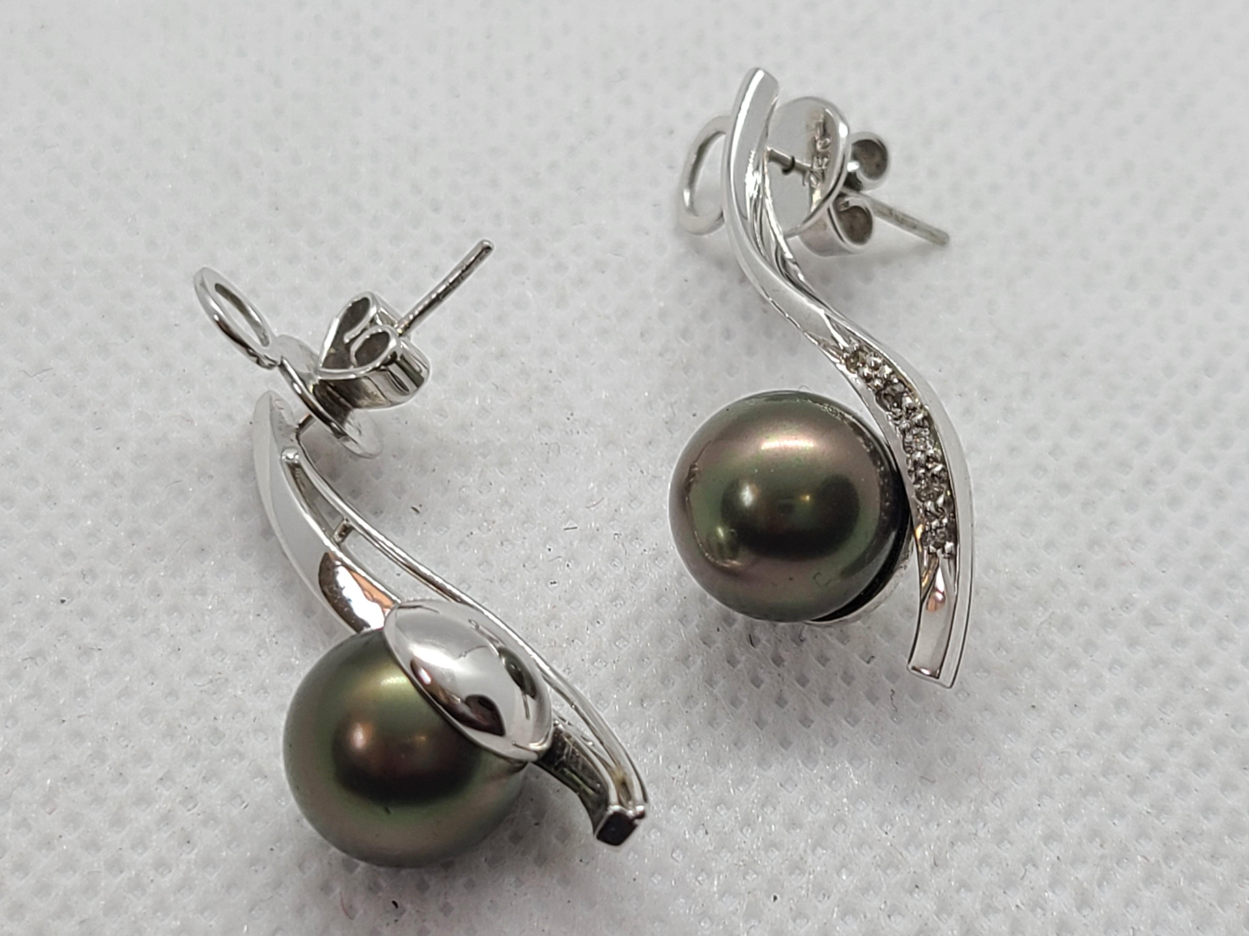 Artista Orecchini in oro bianco 18 carati con perle nere stile Tahiti e diamanti in vendita