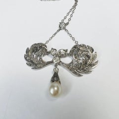 18 Karat Weißgold Edwardianische Lariat-Halskette mit Perlen und Diamanten im alten Minenschliff