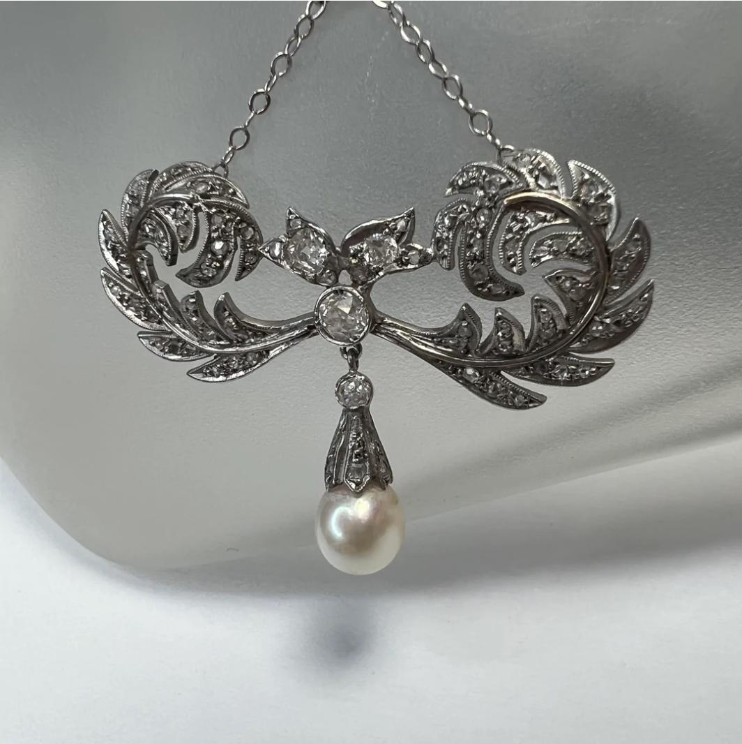 18K White Gold Edwardian Pearl & Old Mine Diamond Lariat Necklace In Excellent Condition For Sale In Addison, TX