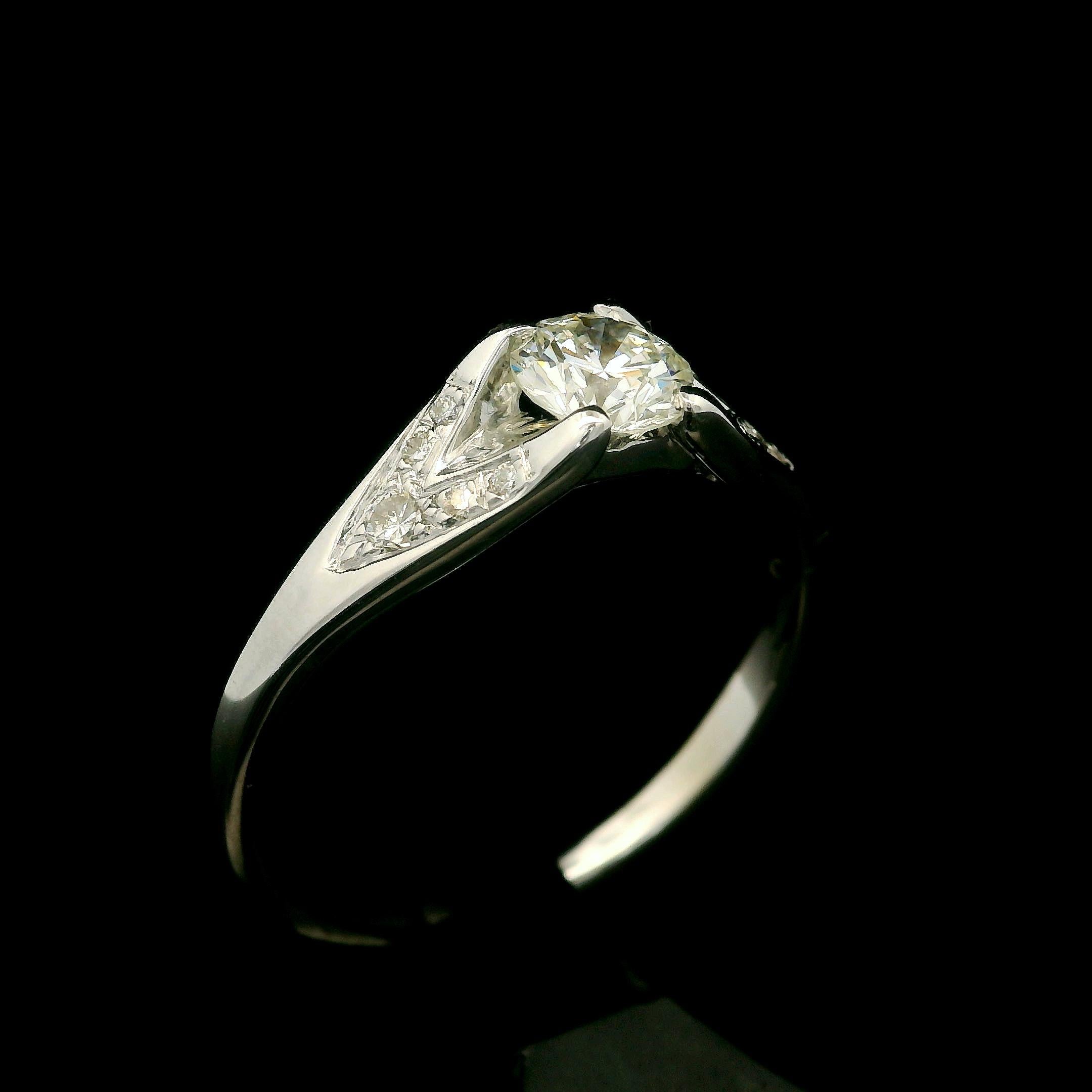 18k White Gold EGL .70ctw Round Brilliant Cut Diamond Solitaire Engagement Ring In Excellent Condition For Sale In Montclair, NJ