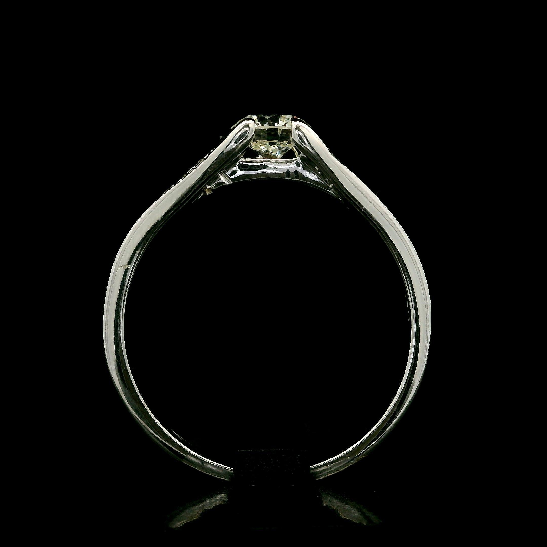 Women's 18k White Gold EGL .70ctw Round Brilliant Cut Diamond Solitaire Engagement Ring For Sale
