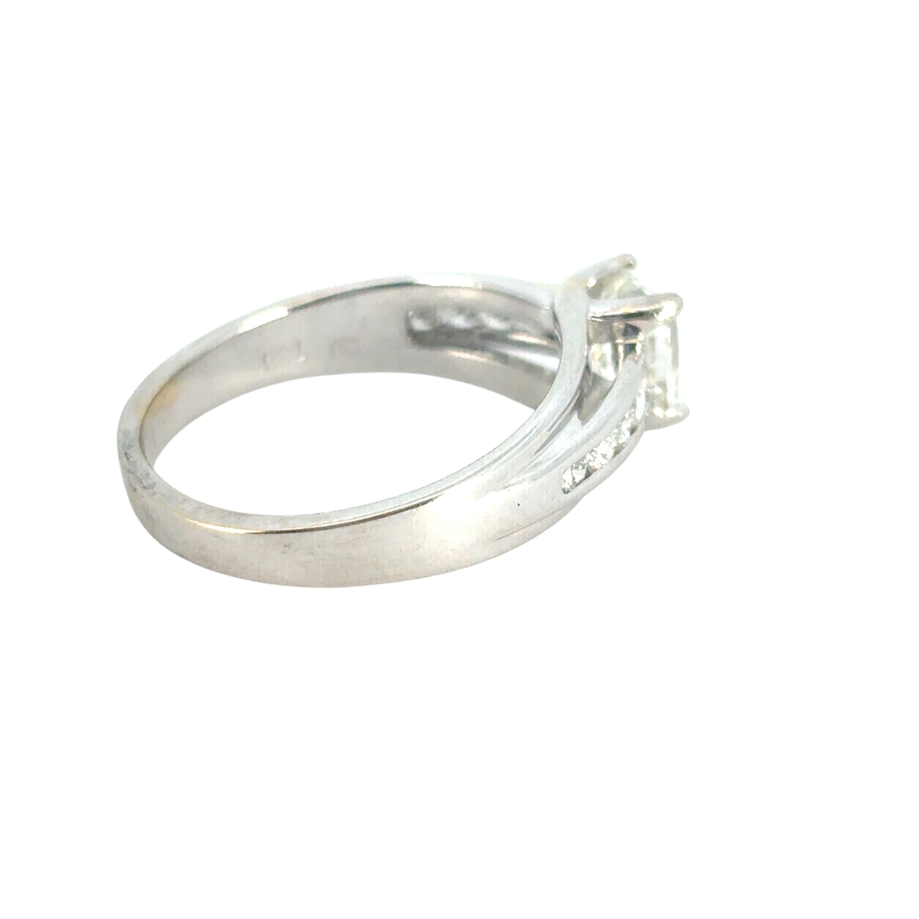Anello di fidanzamento con diamante taglio principessa in oro bianco 18k certificato EGL da 0,90 carati in vendita 4