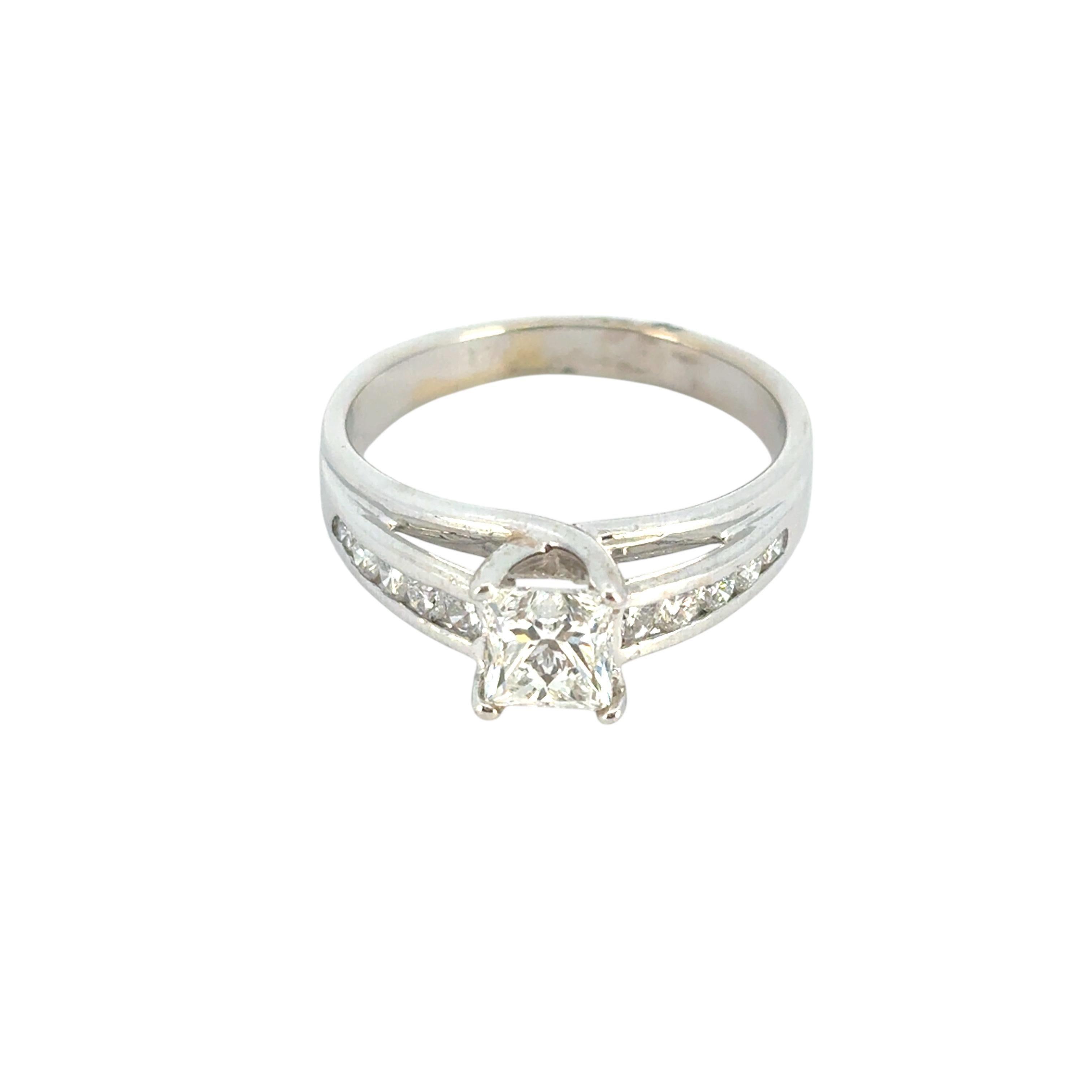 Anello di fidanzamento con diamante taglio principessa in oro bianco 18k certificato EGL da 0,90 carati in vendita 8