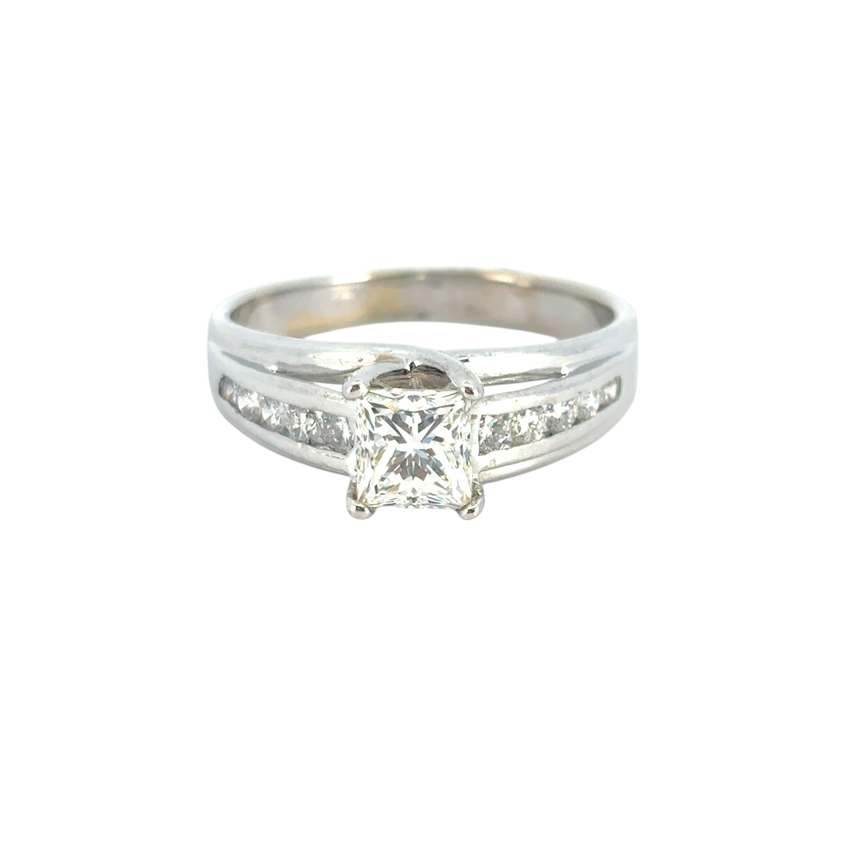 Anello di fidanzamento con diamante taglio principessa in oro bianco 18k certificato EGL da 0,90 carati in vendita 9
