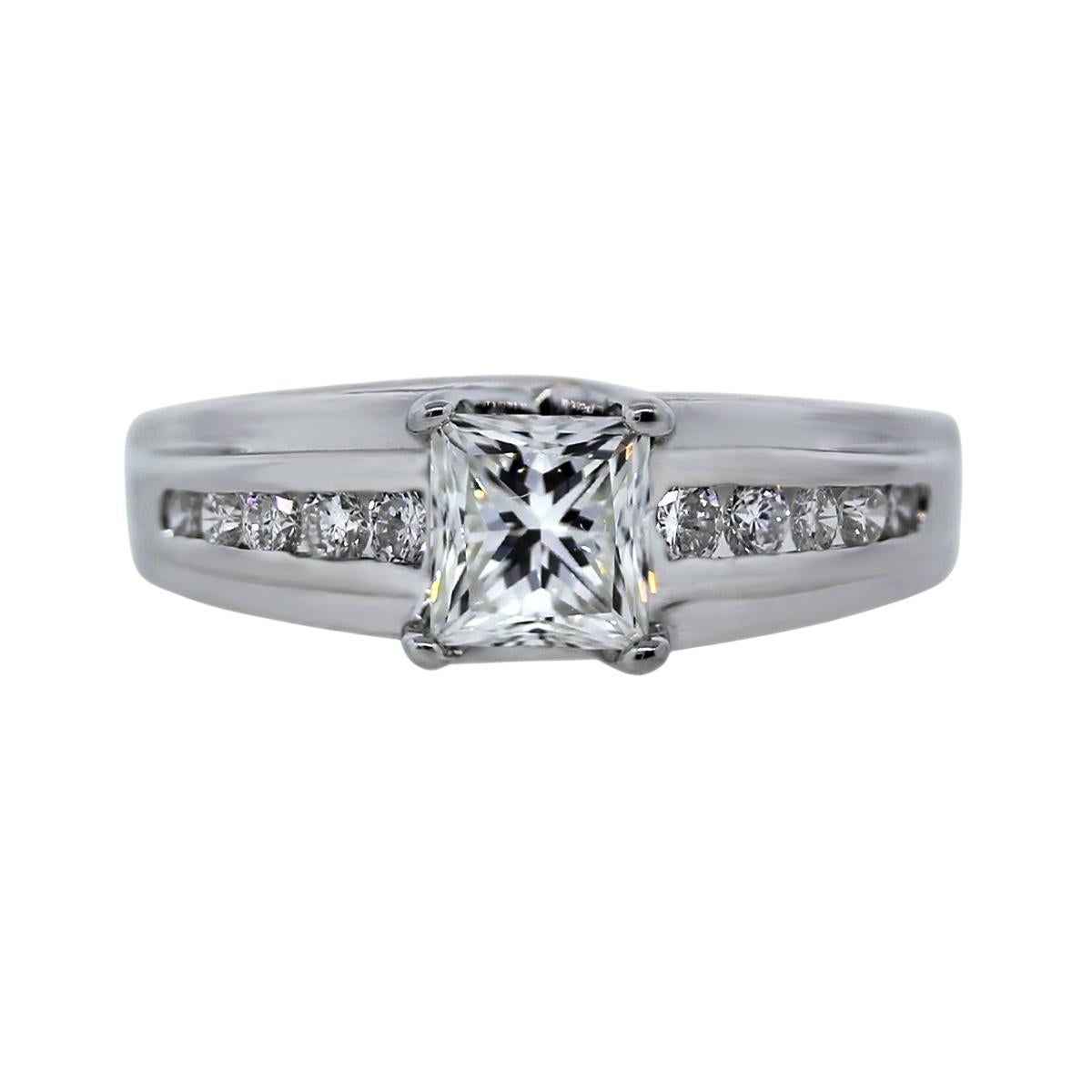 Taglio princess Anello di fidanzamento con diamante taglio principessa in oro bianco 18k certificato EGL da 0,90 carati in vendita