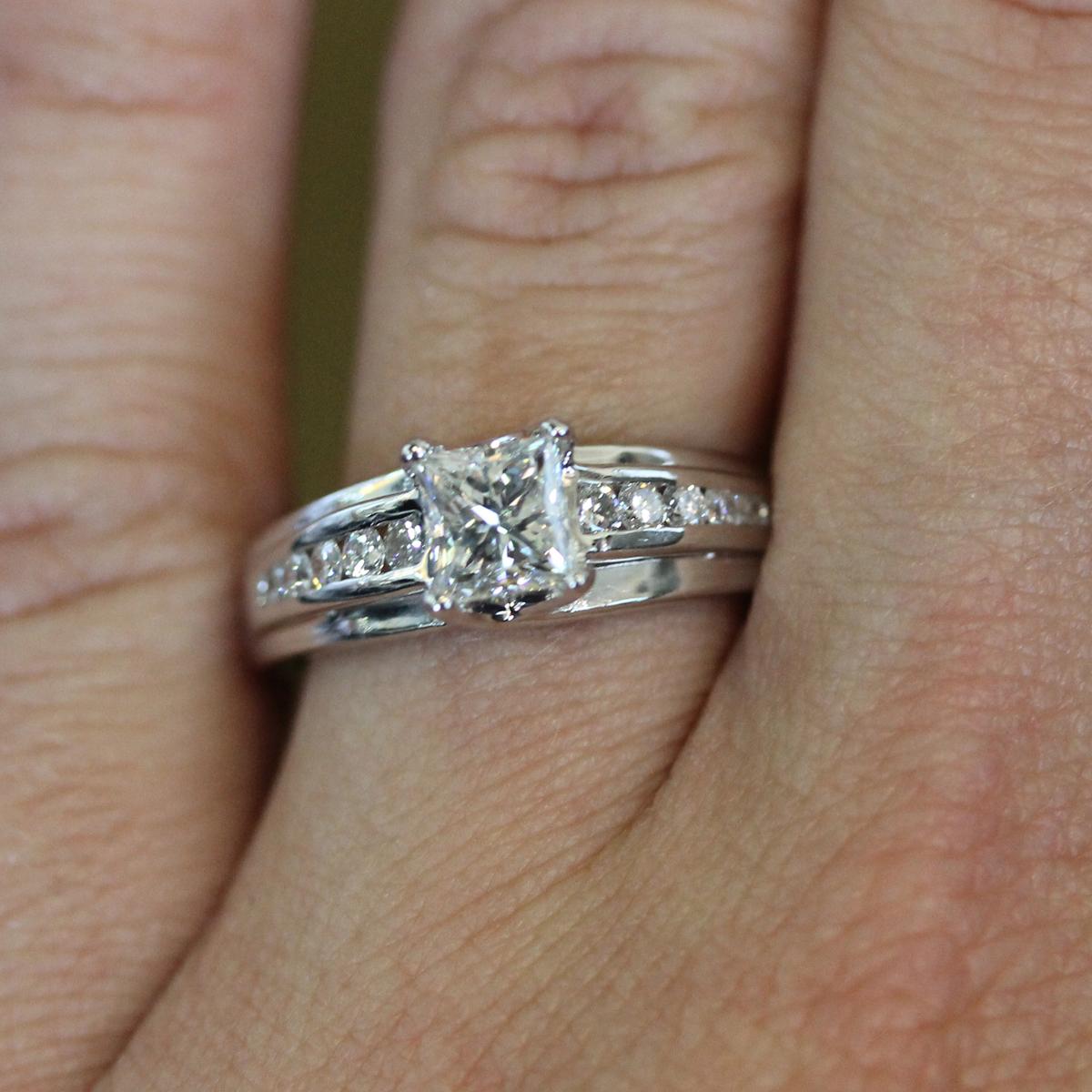 Anello di fidanzamento con diamante taglio principessa in oro bianco 18k certificato EGL da 0,90 carati In condizioni ottime in vendita a Boca Raton, FL