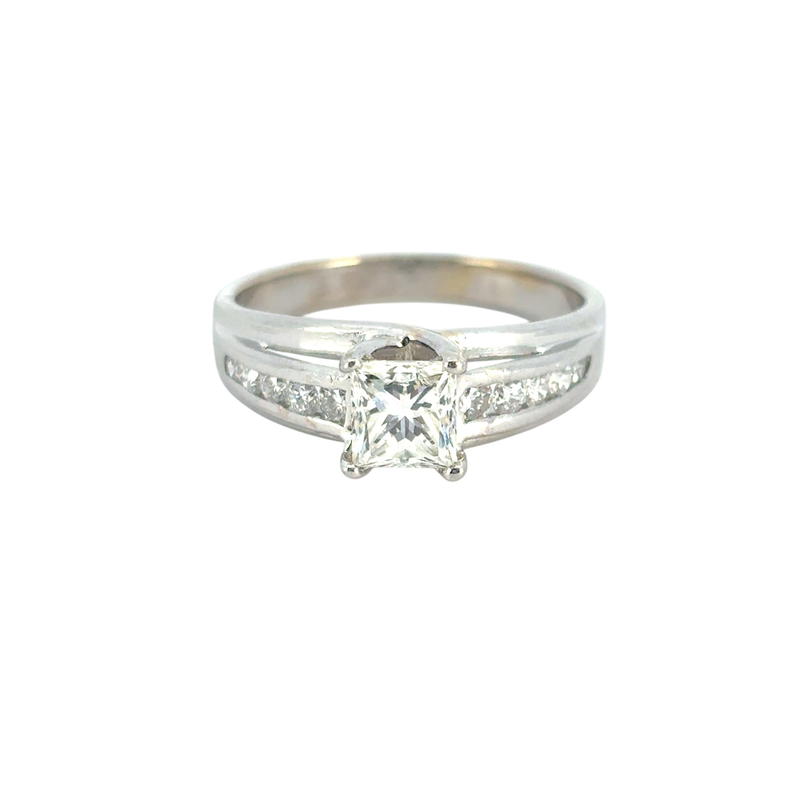 Anello di fidanzamento con diamante taglio principessa in oro bianco 18k certificato EGL da 0,90 carati in vendita 2