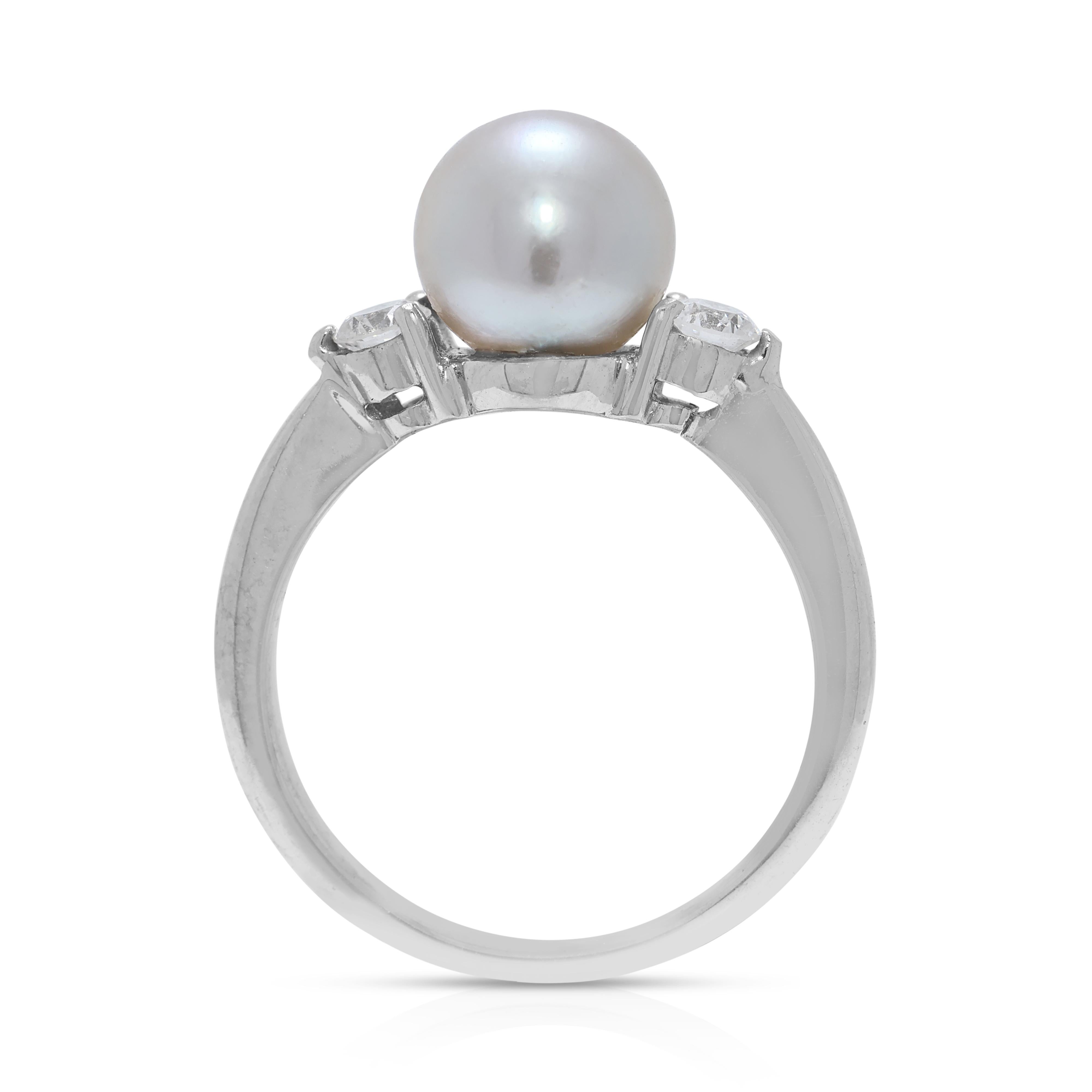 18 Karat Weißgold Eleganter Perlenring mit seitlichen Diamanten im Angebot 1