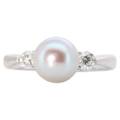 18K White Gold Elegant Pearl Ring with Side Diamonds