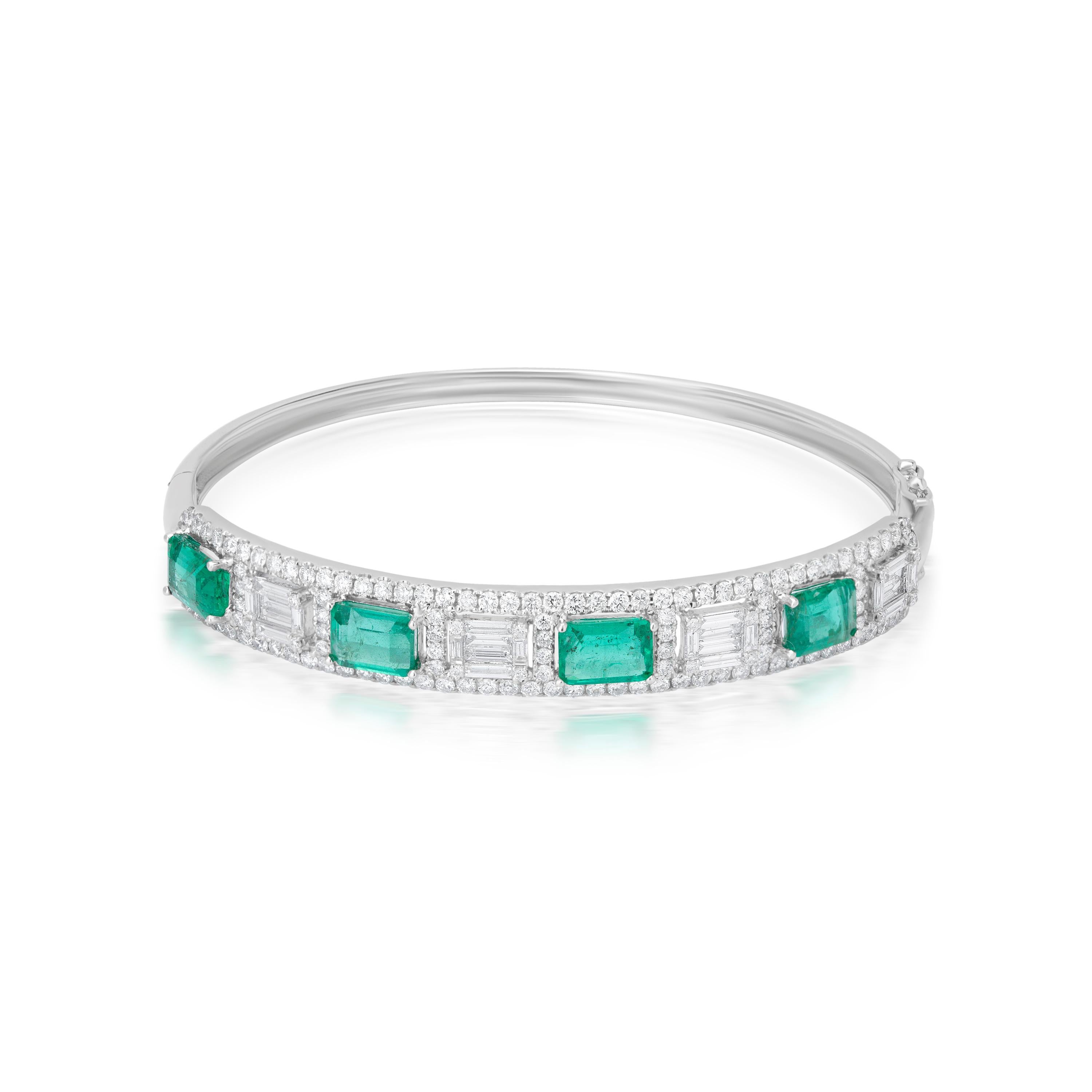 Meticulously crafted in 18K White Gold, this Nigaam bangle effortlessly enriches 2.94 Cts round and baguette-shaped diamonds complementing 4.42 Cts octagon-shaped Emeralds set alternatively. Simple yet rich, this bangle offers you a trendy look.