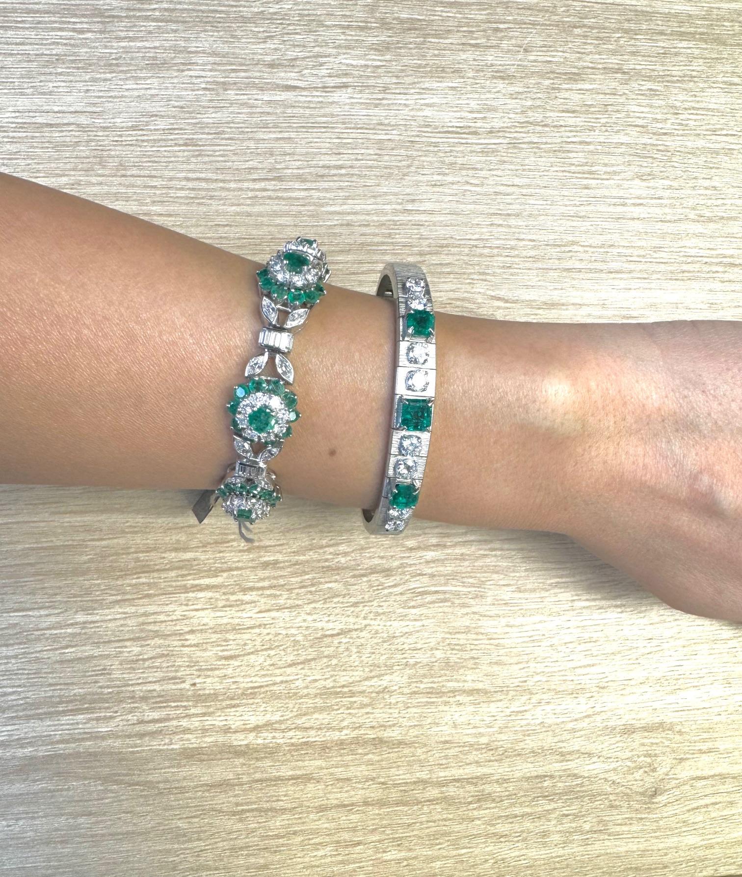 Ein raffiniertes und elegantes Armband aus 18 Karat Weißgold mit einer harmonischen Kombination aus leuchtenden Smaragden und Diamanten im Brillantschliff. Dieses zeitlose Schmuckstück zeigt drei leuchtend grüne Smaragde mit einem Gesamtgewicht von