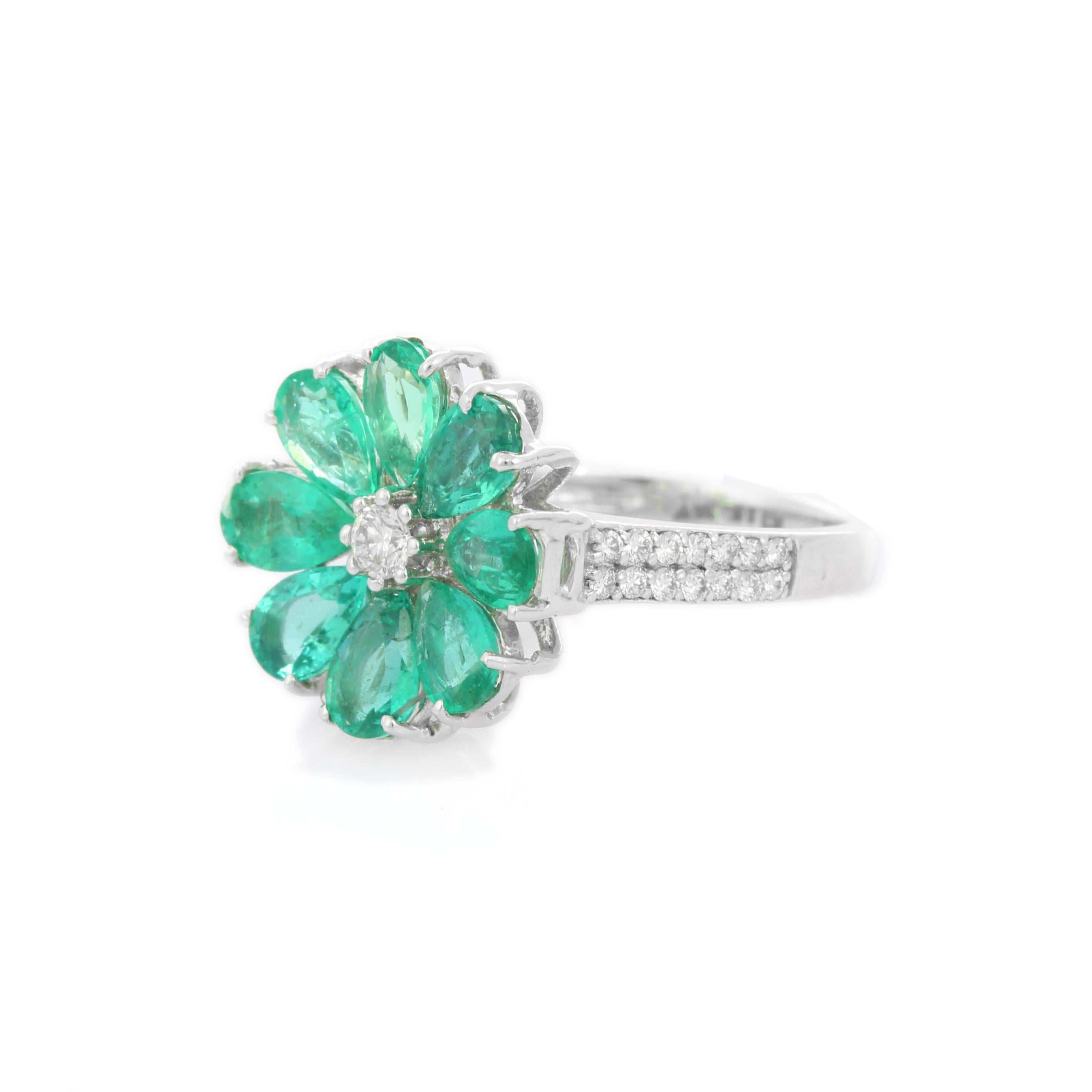 For Sale:  18K White Gold Emerald Flower Ring for Women 3