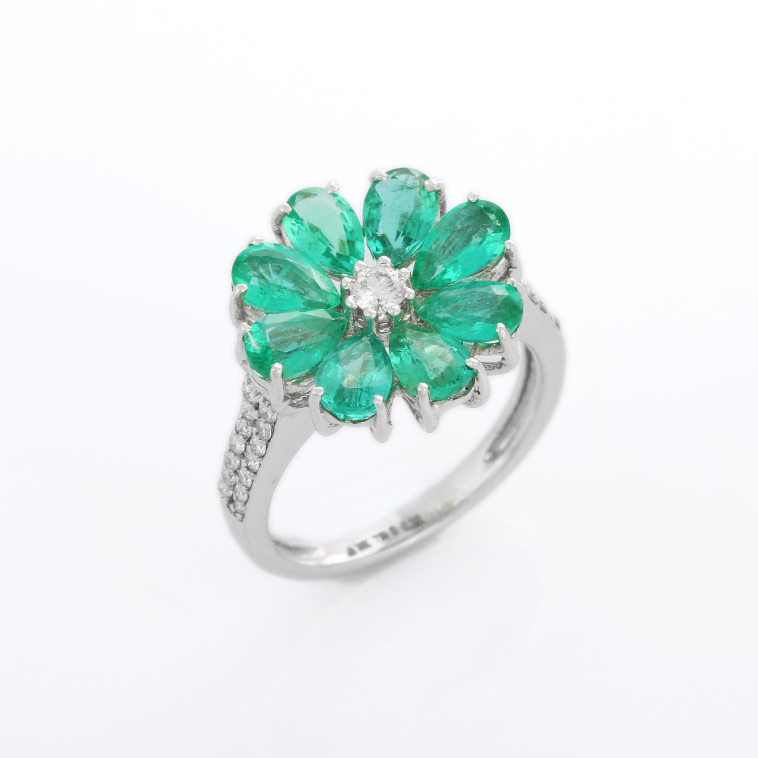 For Sale:  18K White Gold Emerald Flower Ring for Women 5