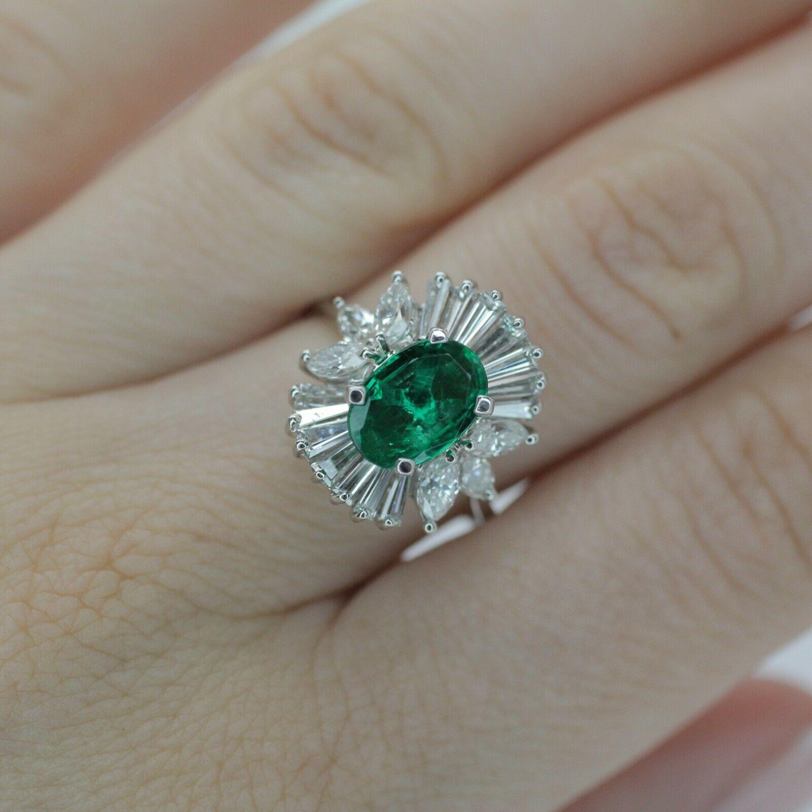 Women's or Men's 18k White Gold Emerald and Diamond Cocktail Ring For Sale