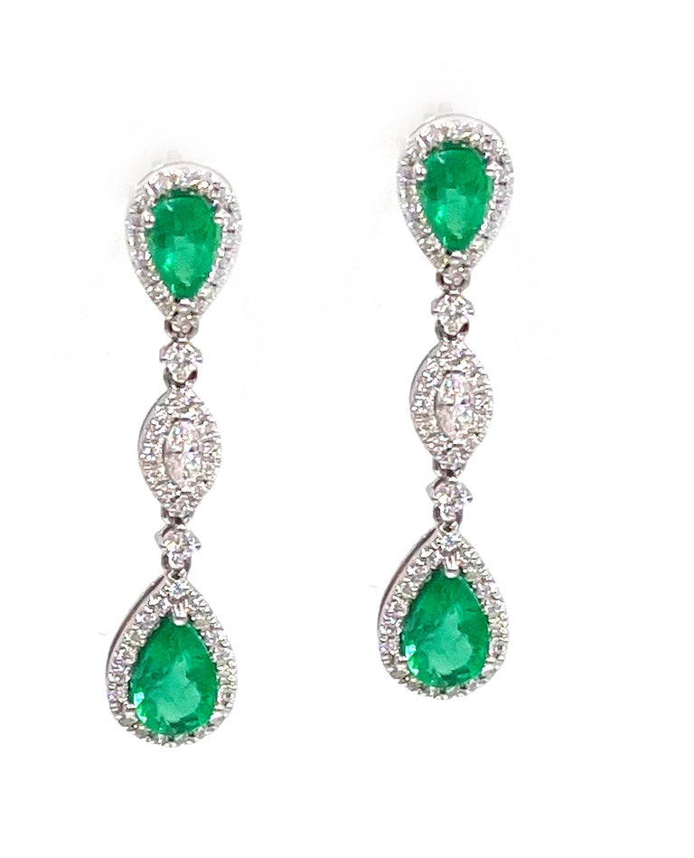 Contemporary 18K White Gold Emerald and Diamond Drop Dangle Earrings For Sale
