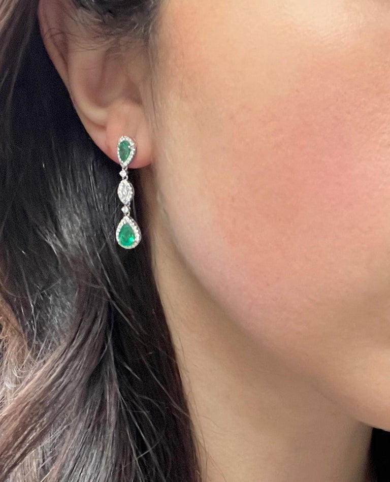 Pear Cut 18K White Gold Emerald and Diamond Drop Dangle Earrings For Sale