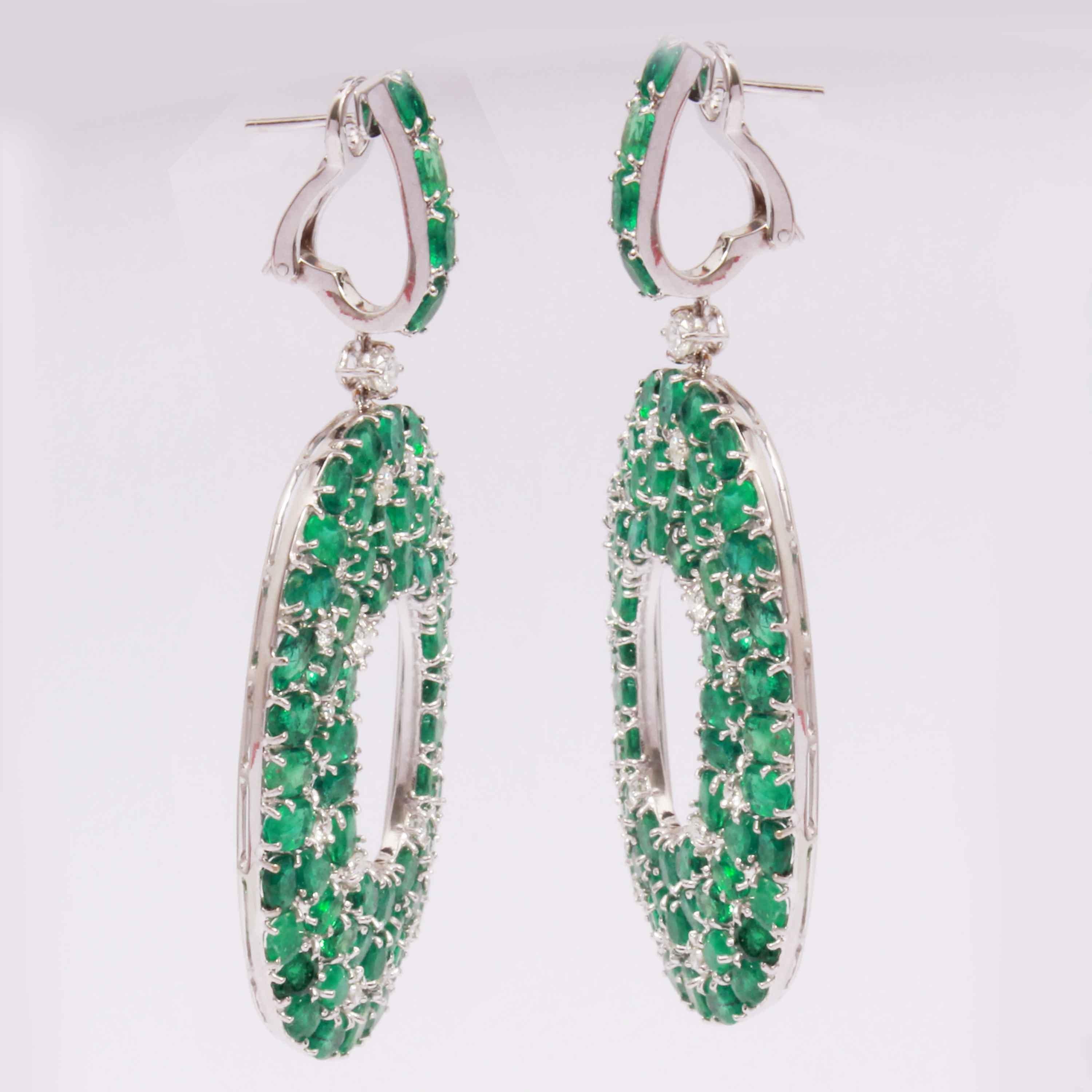 Oval Cut 18K White Gold Emerald and Diamond Earring For Sale