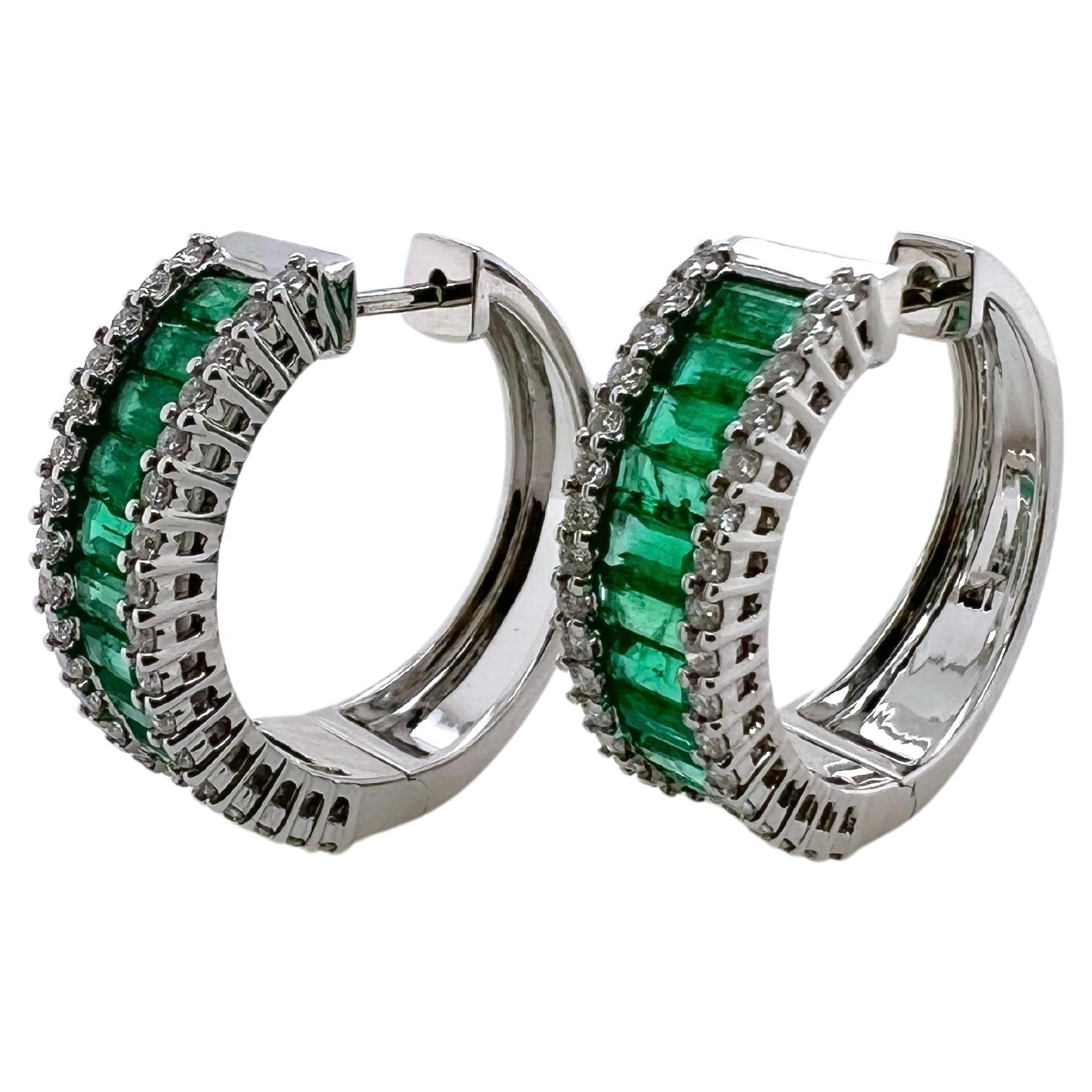 Contemporary 18k White Gold Emerald and Diamond Hoop Earrings For Sale