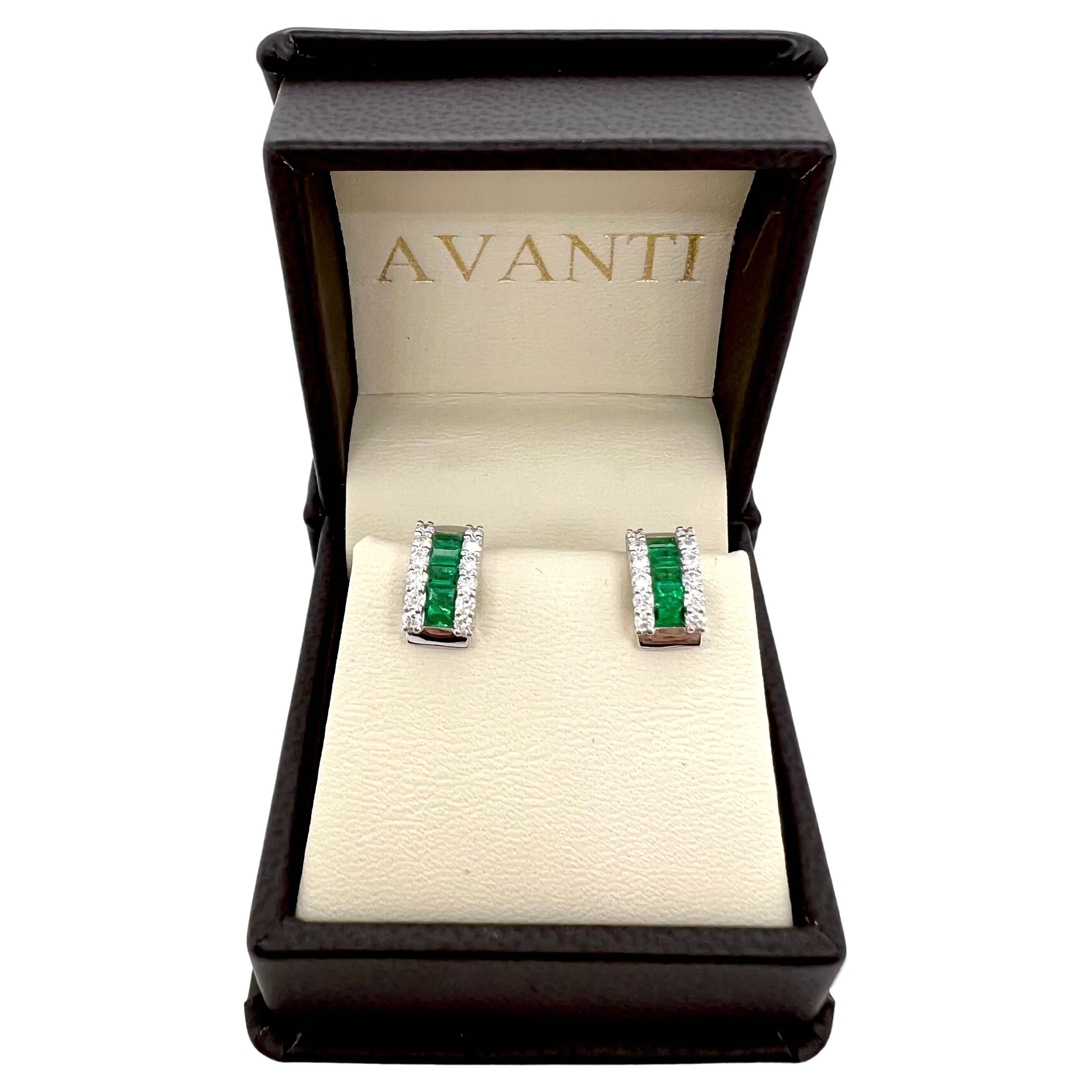 Contemporary 18k White Gold Emerald and Diamond Huggie Earrings For Sale