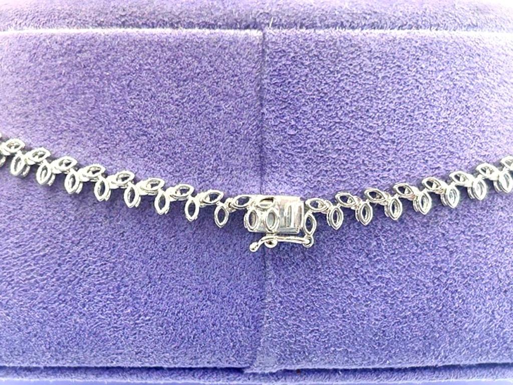 Collier d'émeraudes et de diamants en or blanc 18K d'un poids total de 21,45 carats Pour femmes en vente