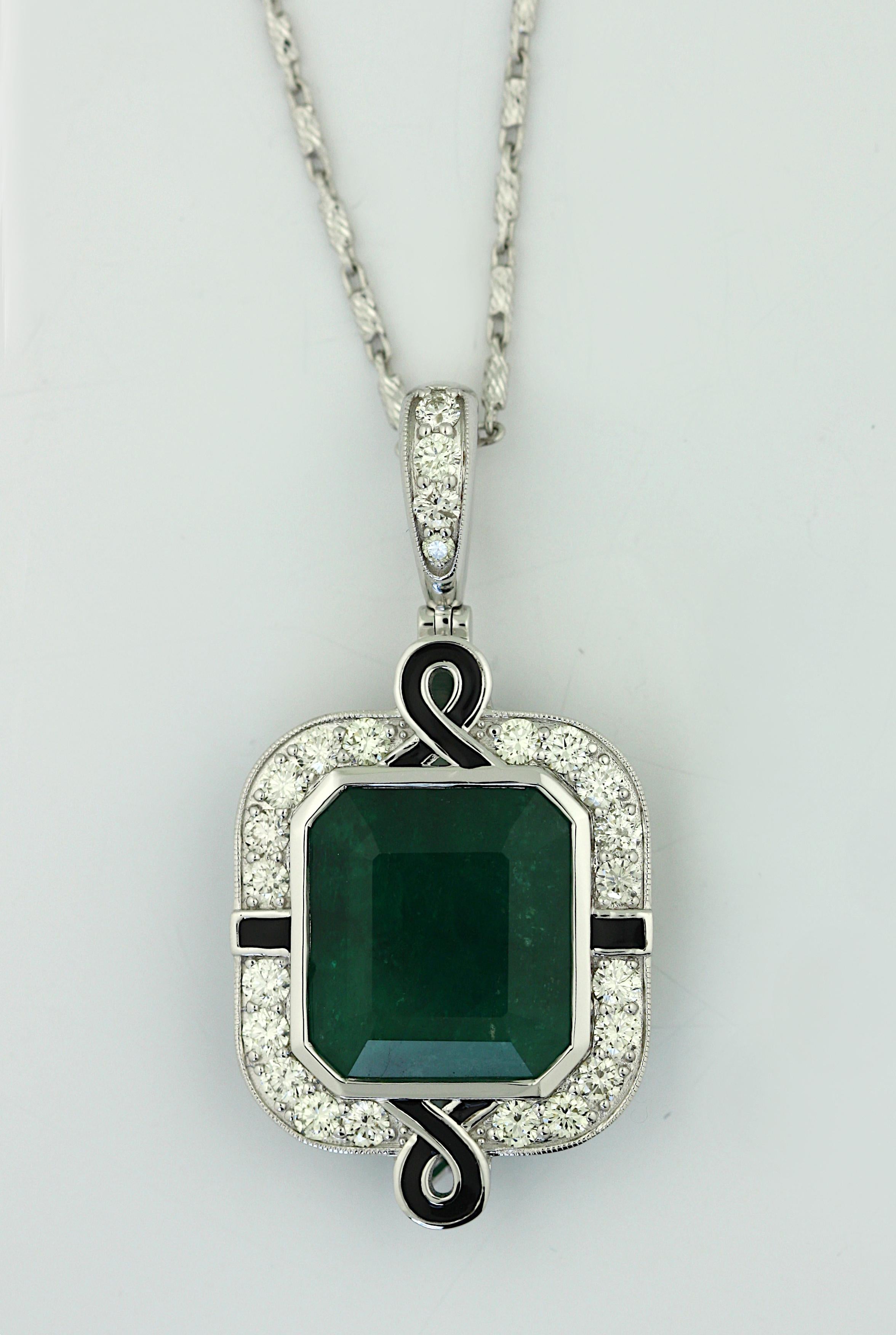 18K White Gold Emerald and Diamond Pendant Necklace  In Good Condition For Sale In Palm Beach, FL