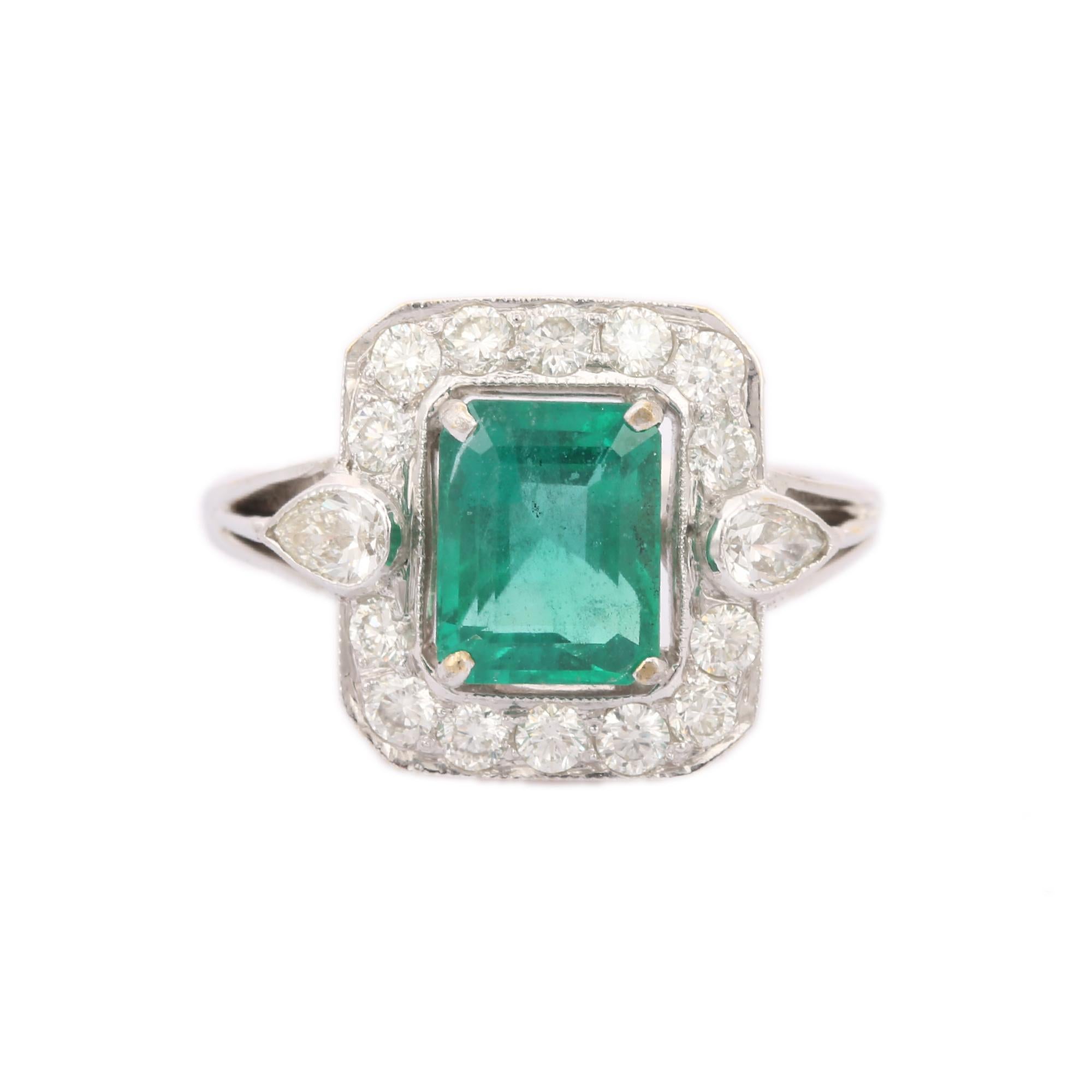 For Sale:  Exquisite 18kt Solid White Gold Emerald And Diamond Ring 2