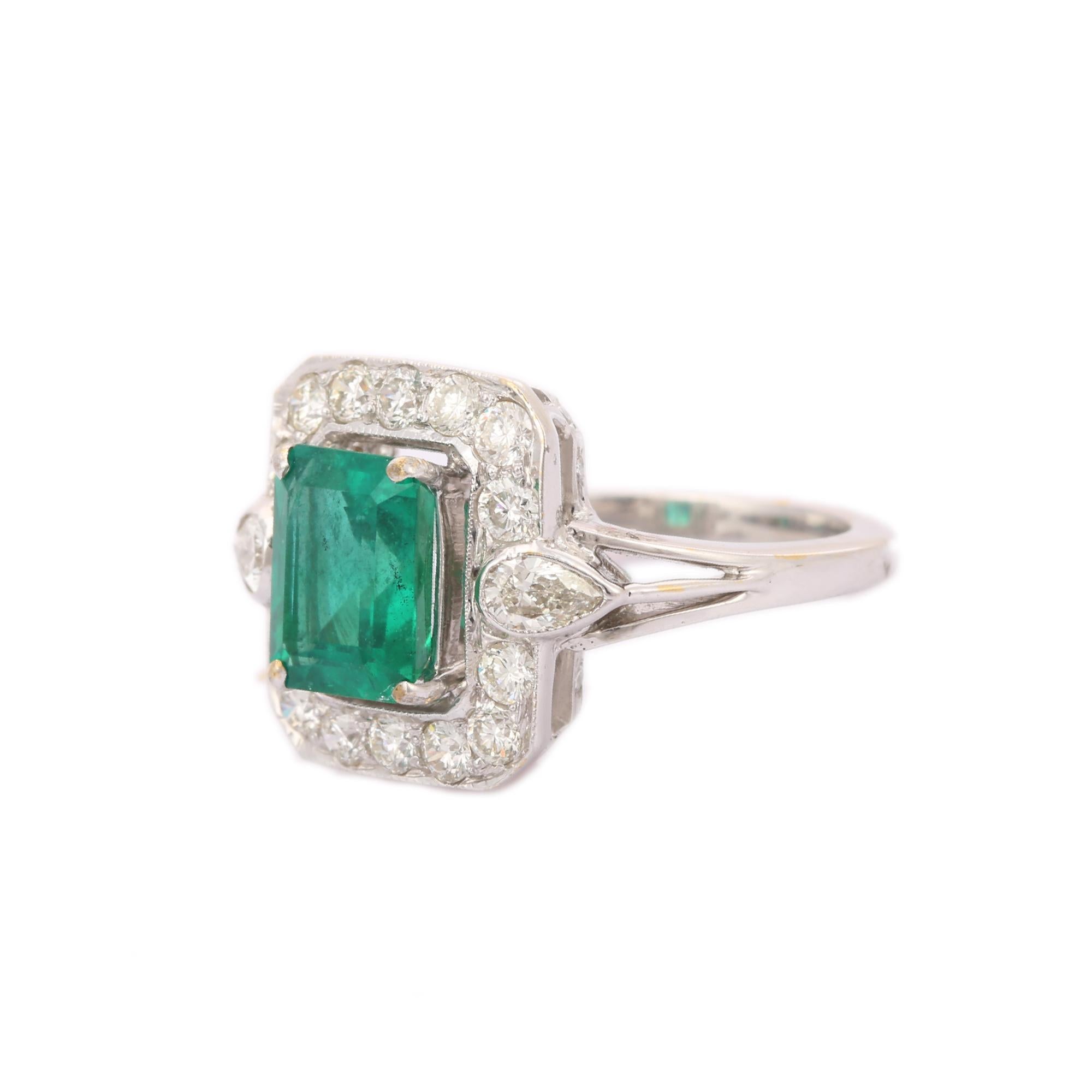 For Sale:  Exquisite 18kt Solid White Gold Emerald And Diamond Ring 5