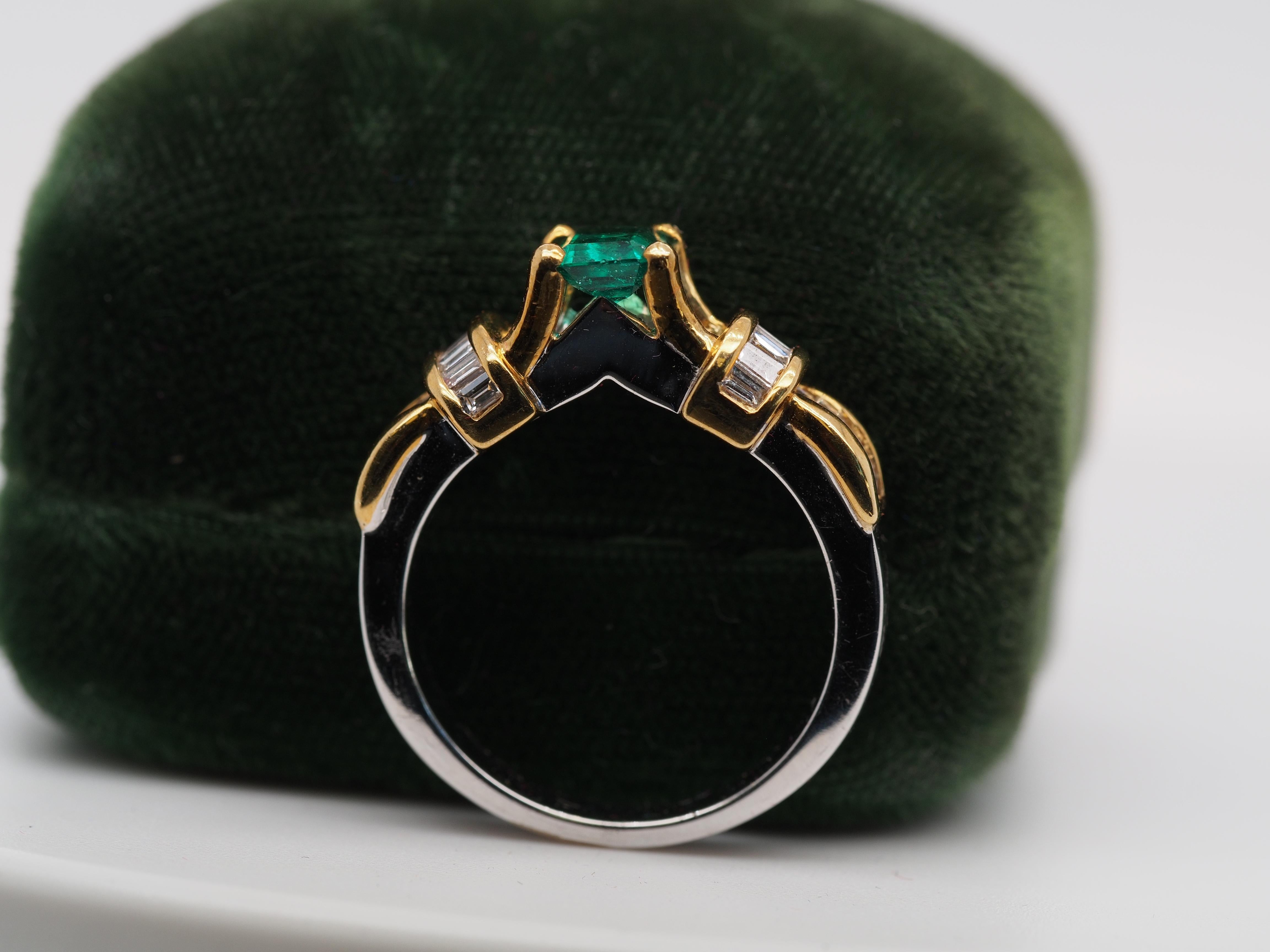 18k White Gold Emerald and Diamond Ring For Sale 2