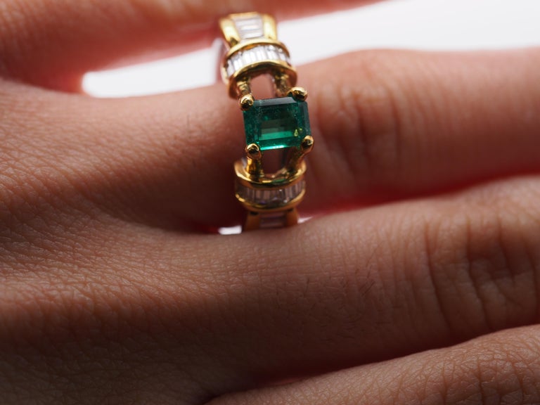 18K White Gold Emerald & Diamond Ring