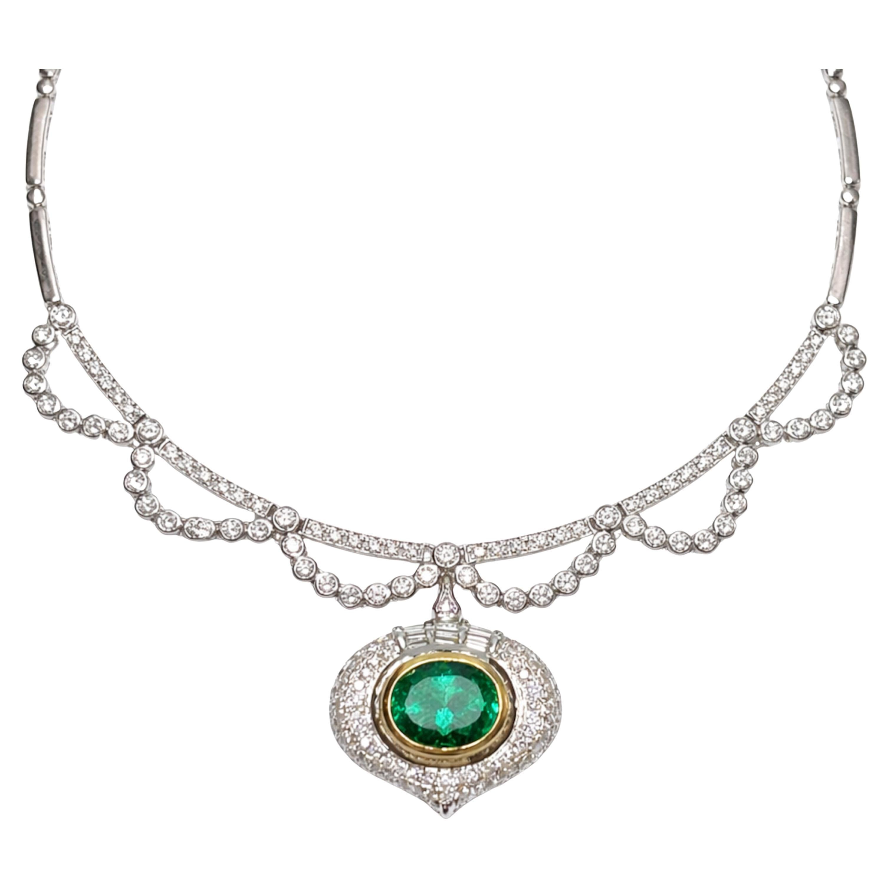 Collana con smeraldo e diamanti in oro bianco 18K