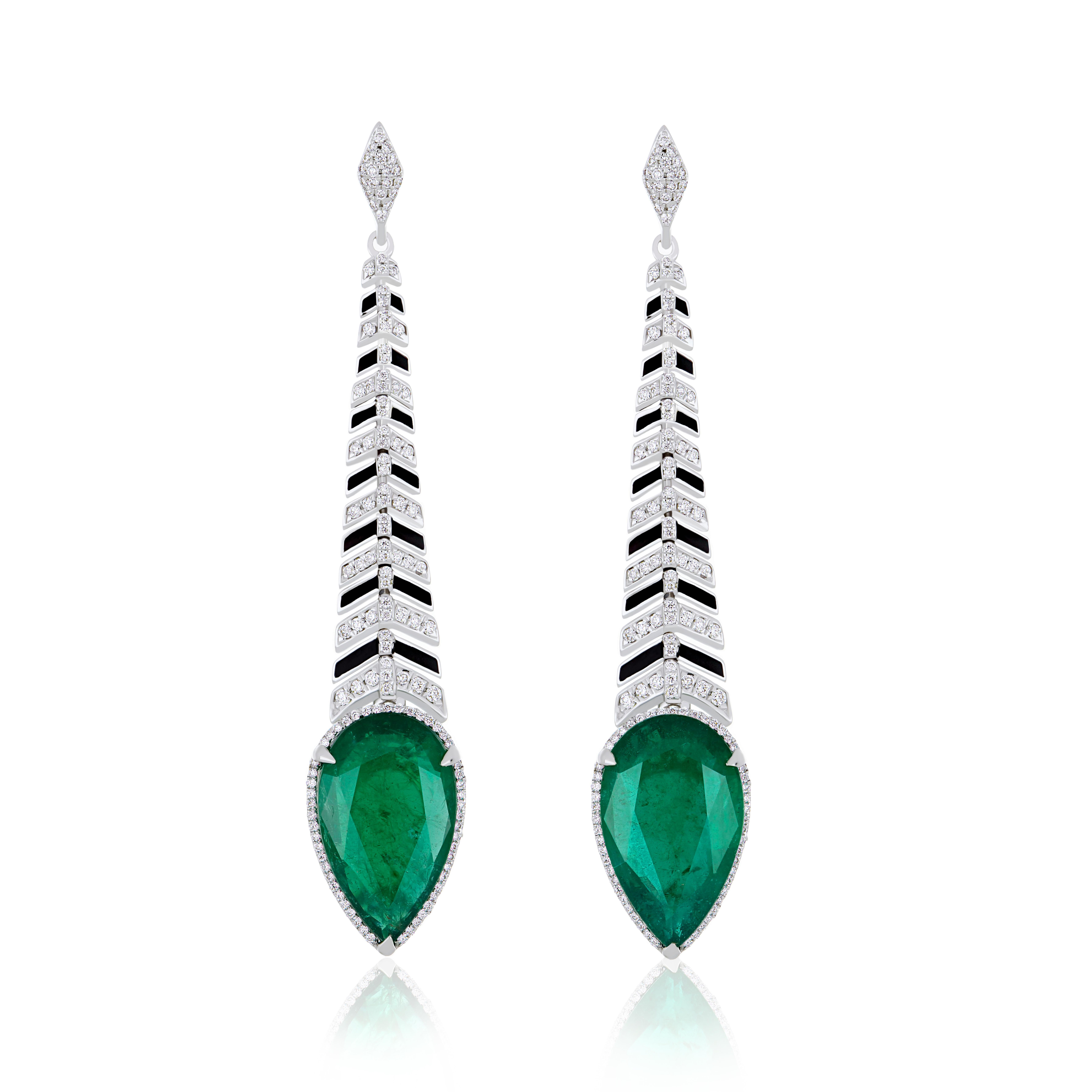 18K White Gold Emerald and Diamond Studded Earring with Enamel In New Condition For Sale In JAIPUR, IN
