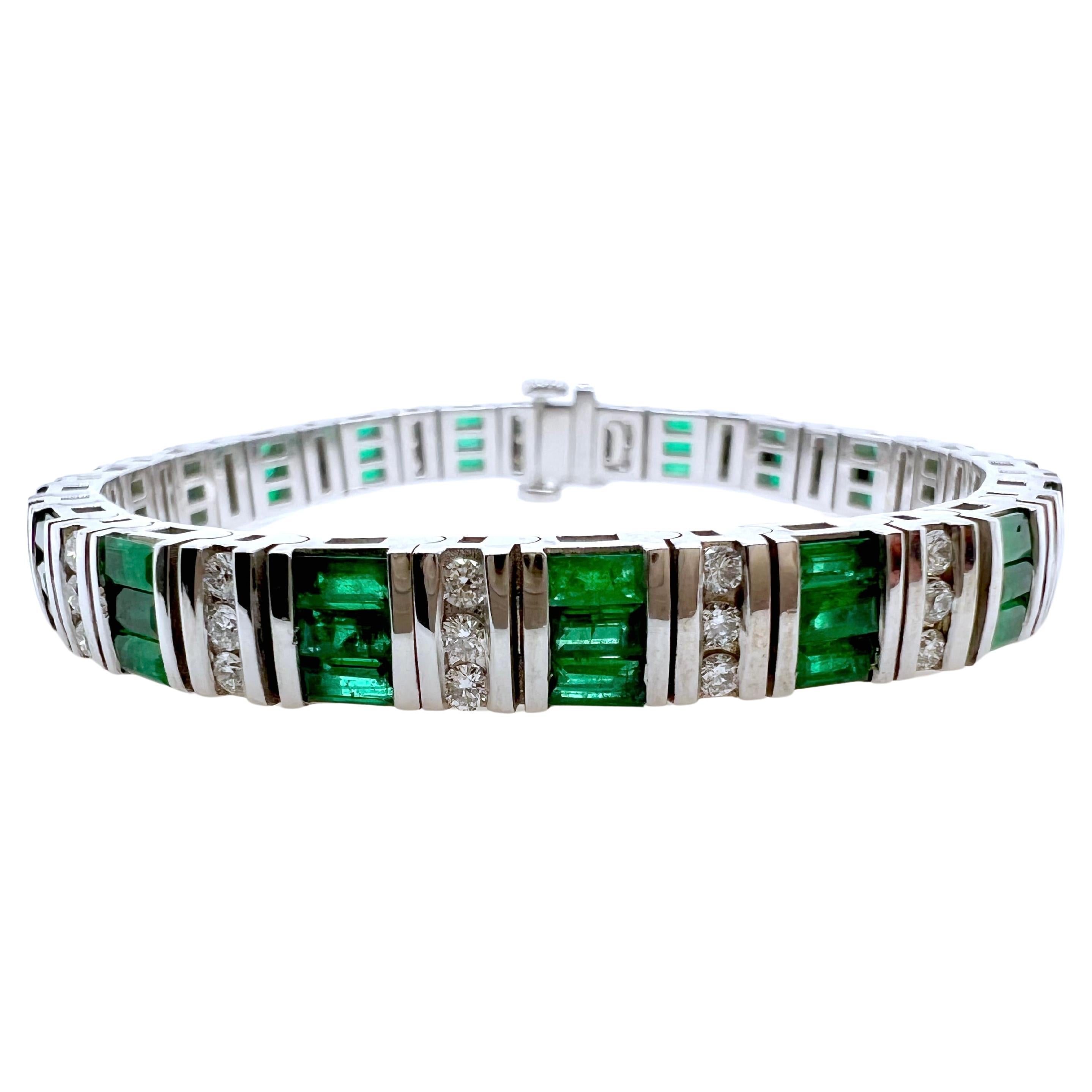 18k White Gold Emerald and Diamond Tennis Bracelet For Sale