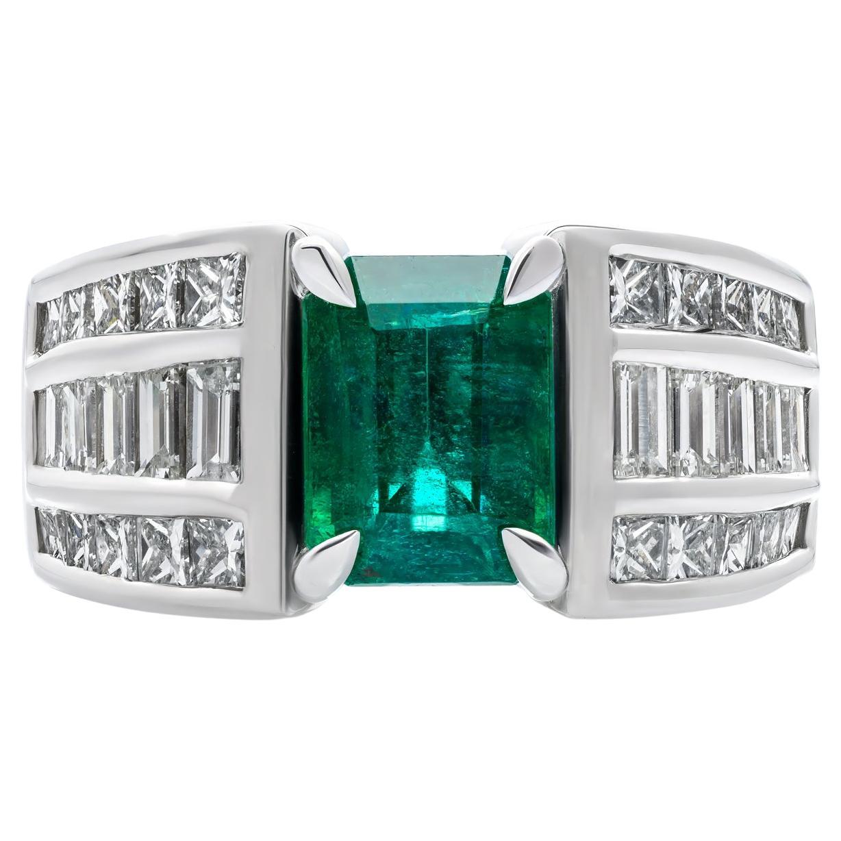 18k White Gold Emerald and Diamond Vintage Ring, 1.71 Carat Emerald For Sale